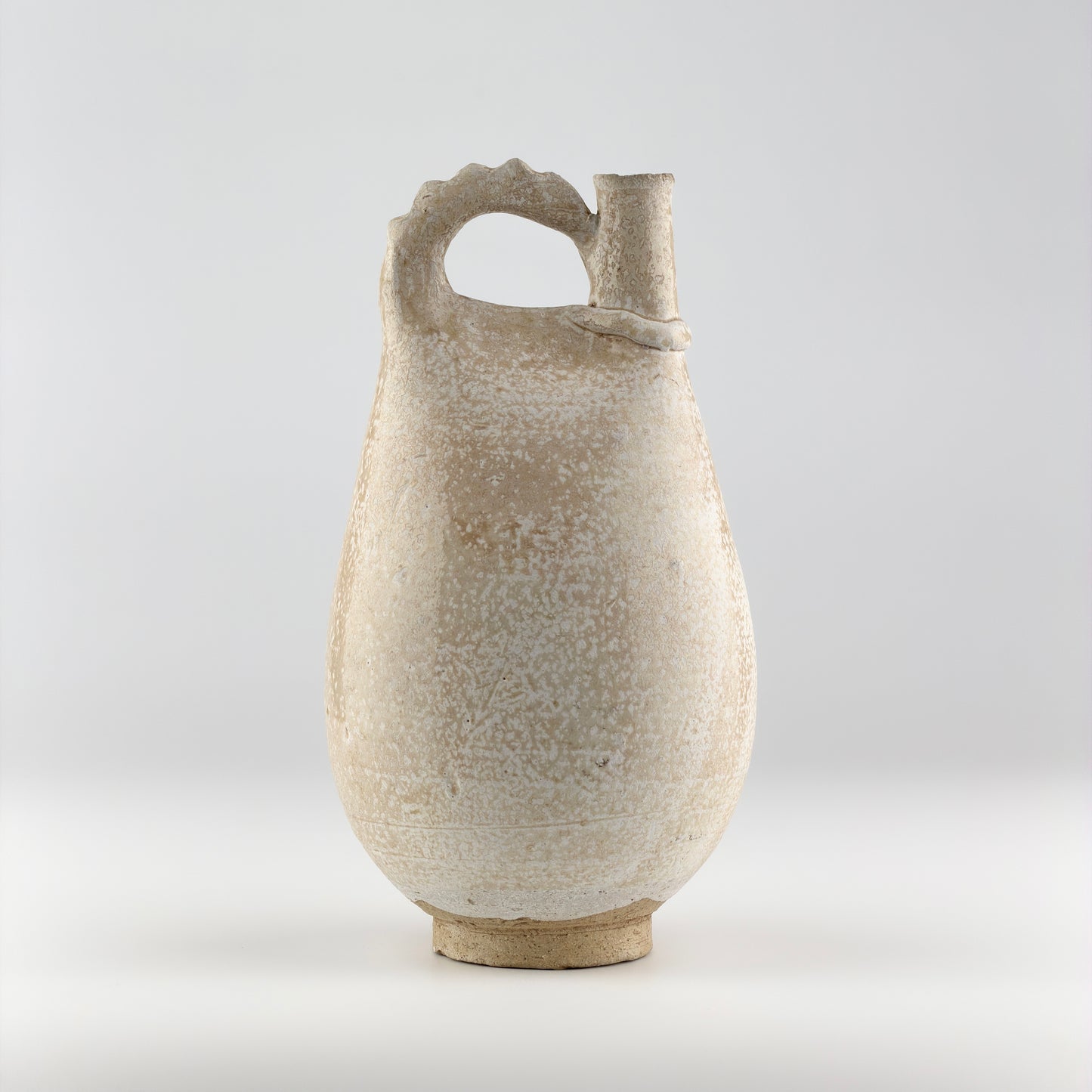 White-Glazed Chicken-Comb Ewer, Liao Dynasty