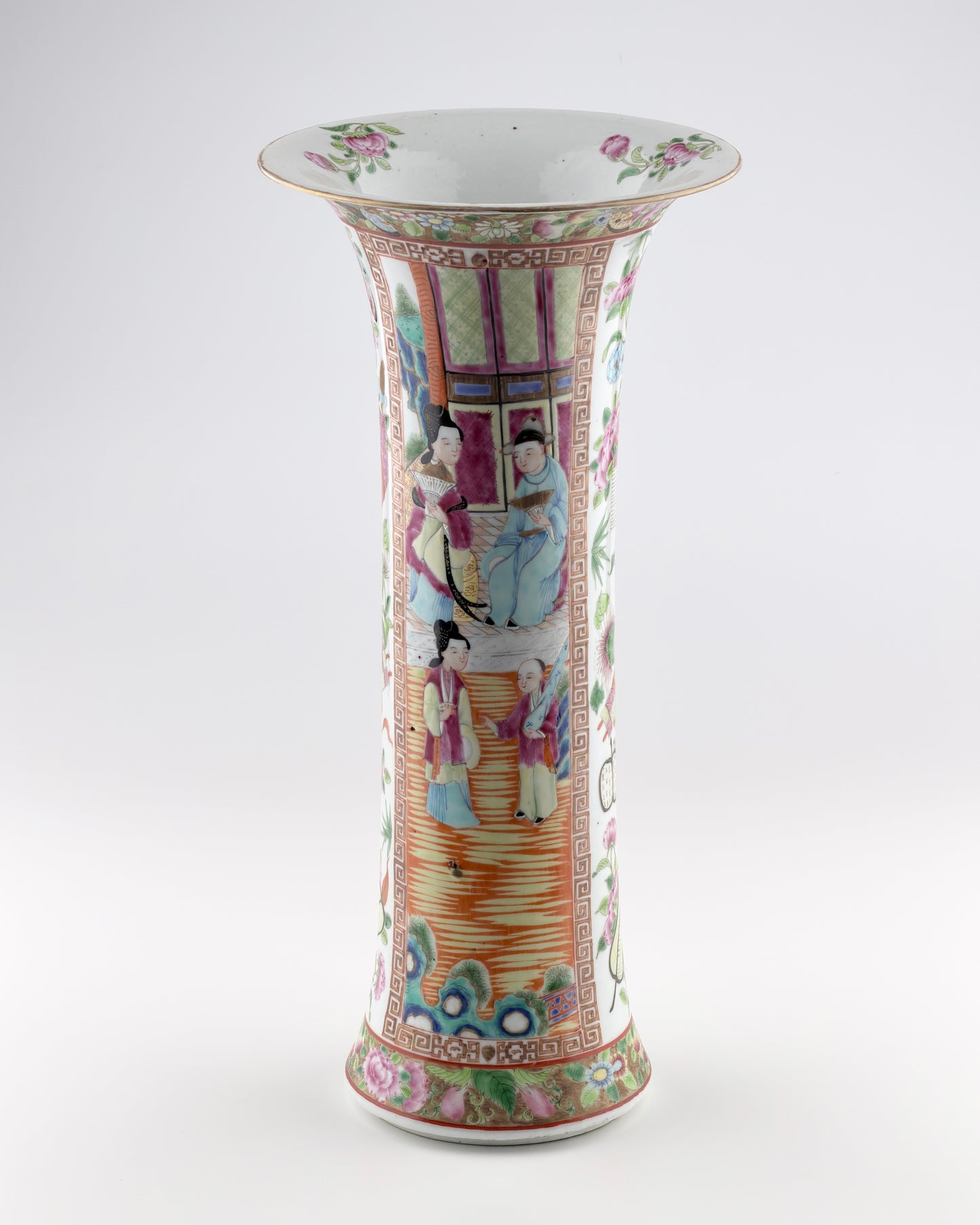 Rose Medallion Porcelain Vase, Late Qing-Republican Period