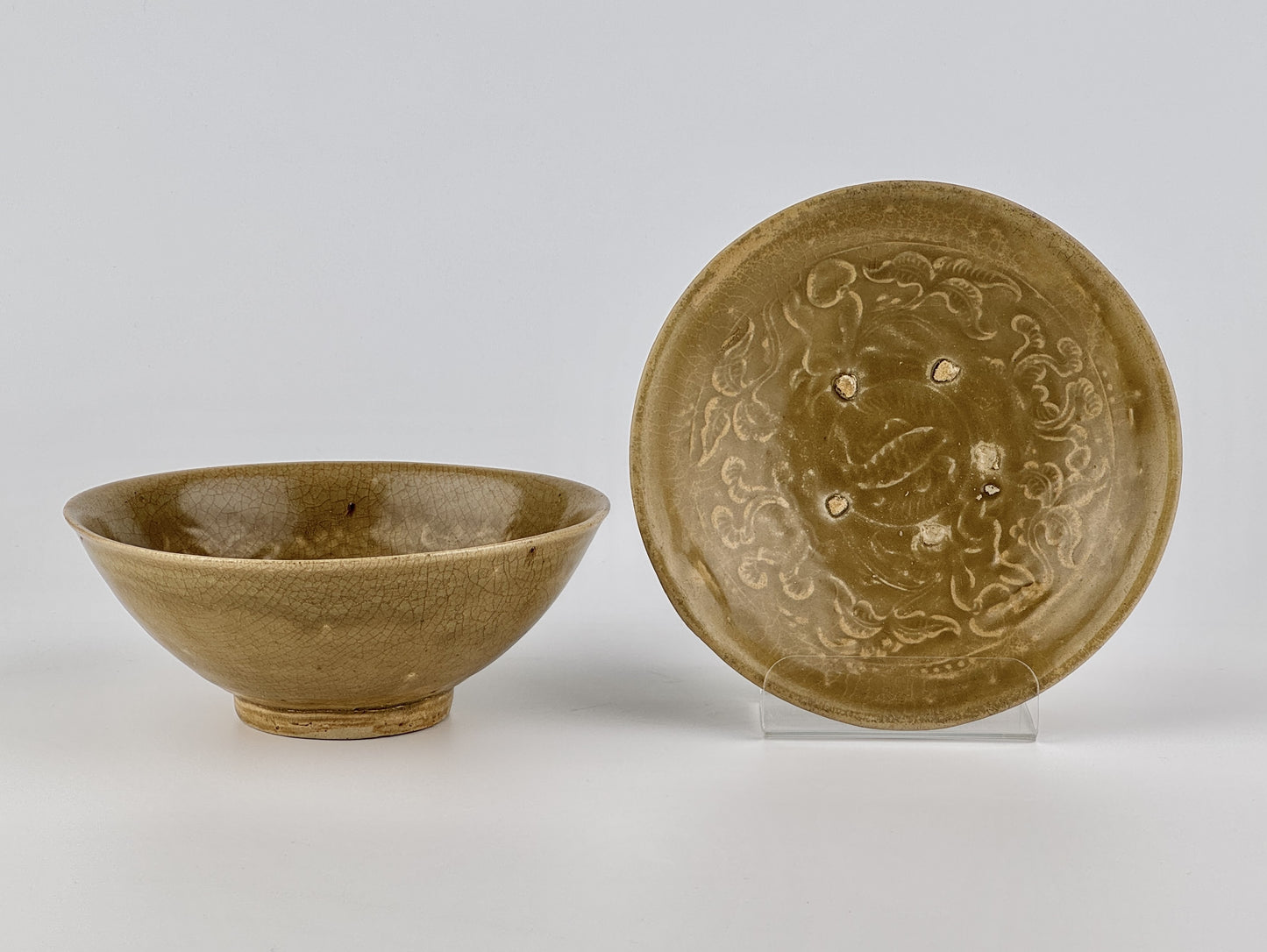 Rare Annamese Stoneware Bowls with olive green glaze, Vietnam, 14-15th century