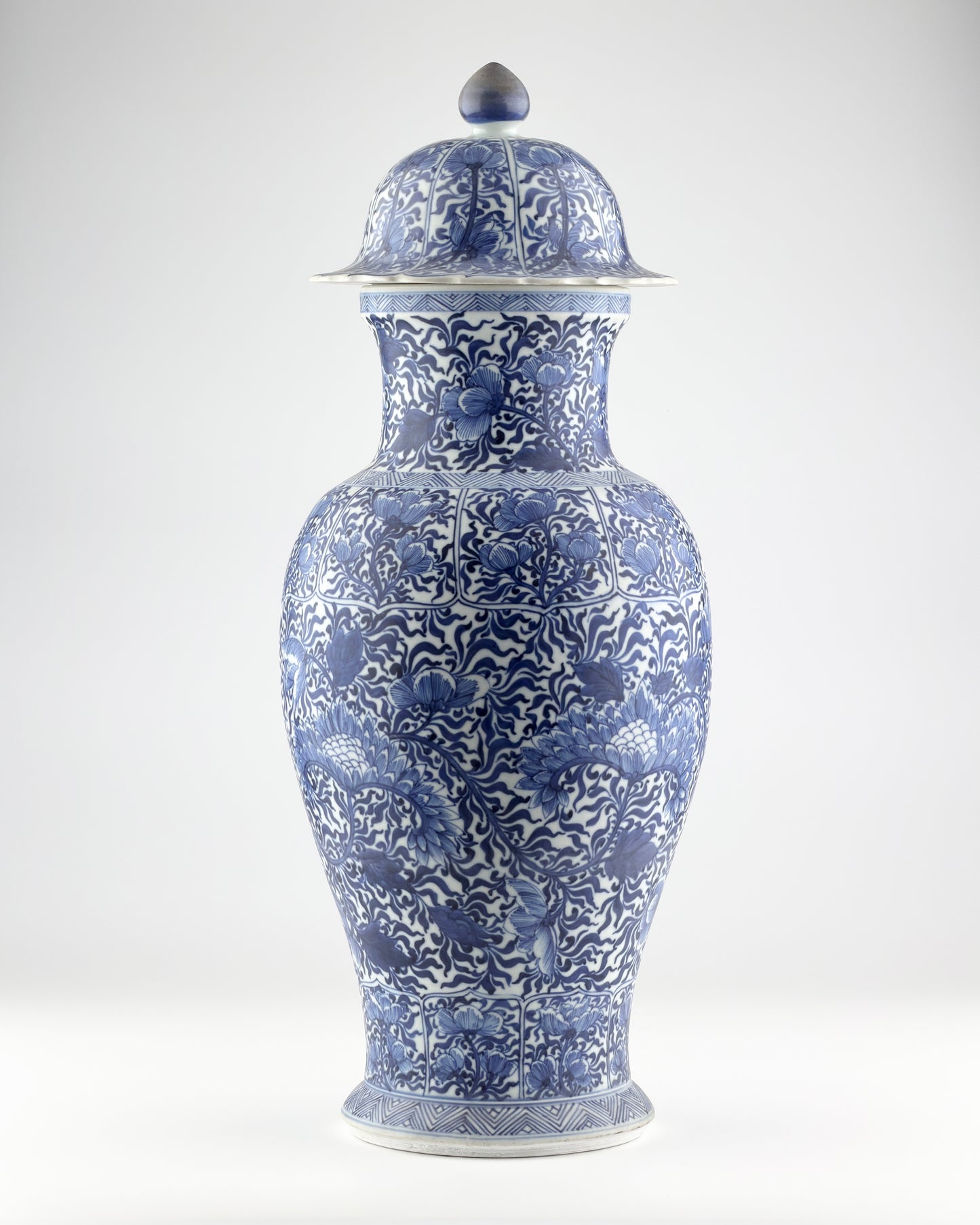 LARGE RARE BLUE AND WHITE BALUSTER VASE, QING DYNASTY, KANGXI, CIRCA 1690