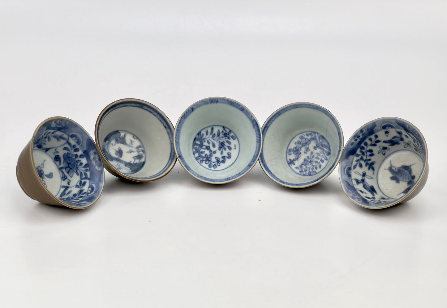 CHINOISERIE TEABOWL SET CIRCA 1725, QING DYNASTY, YONGZHENG REIGN