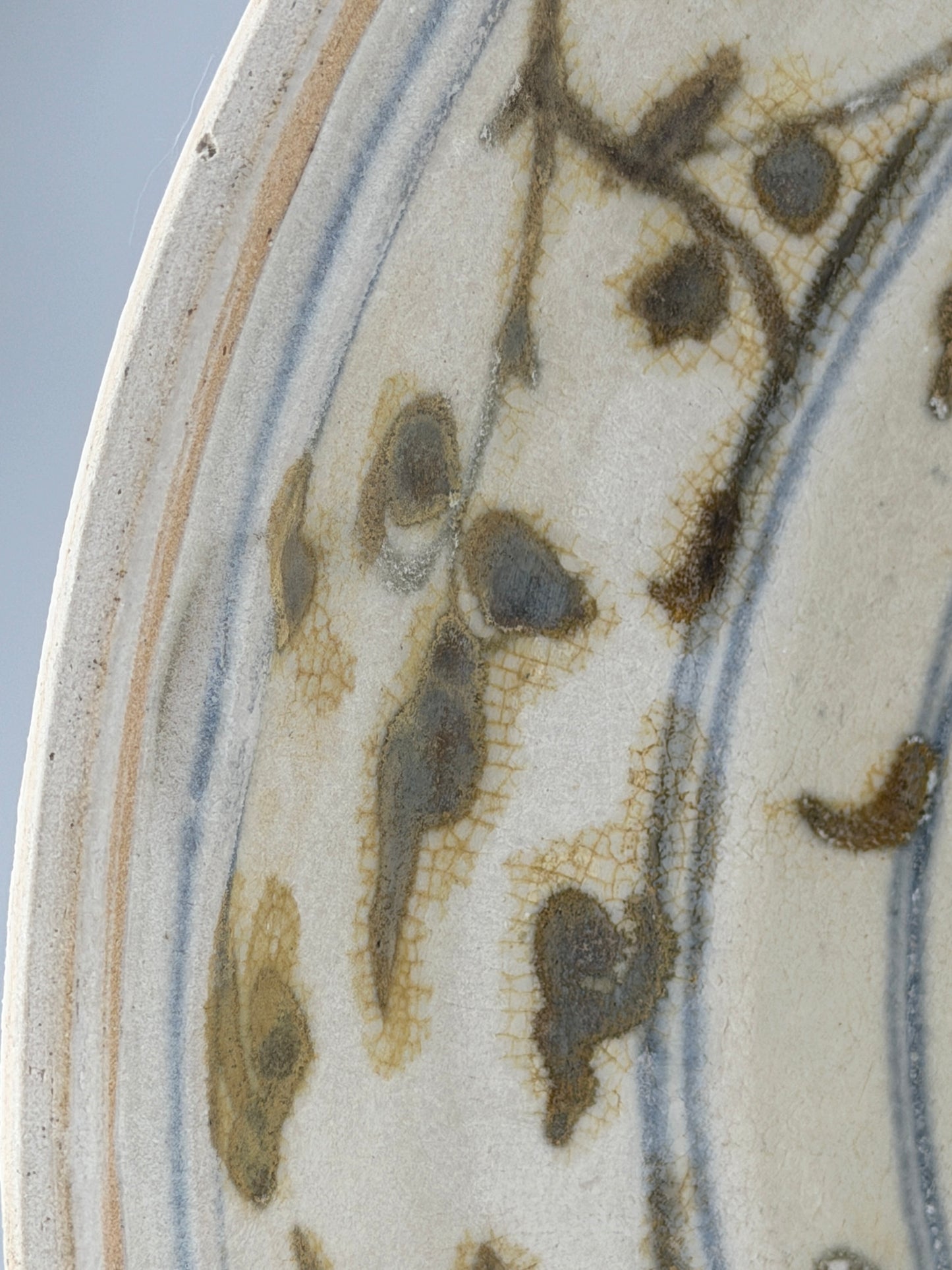 Rare Annamese Brown Dish Circa 15th Century, Le Dynasty