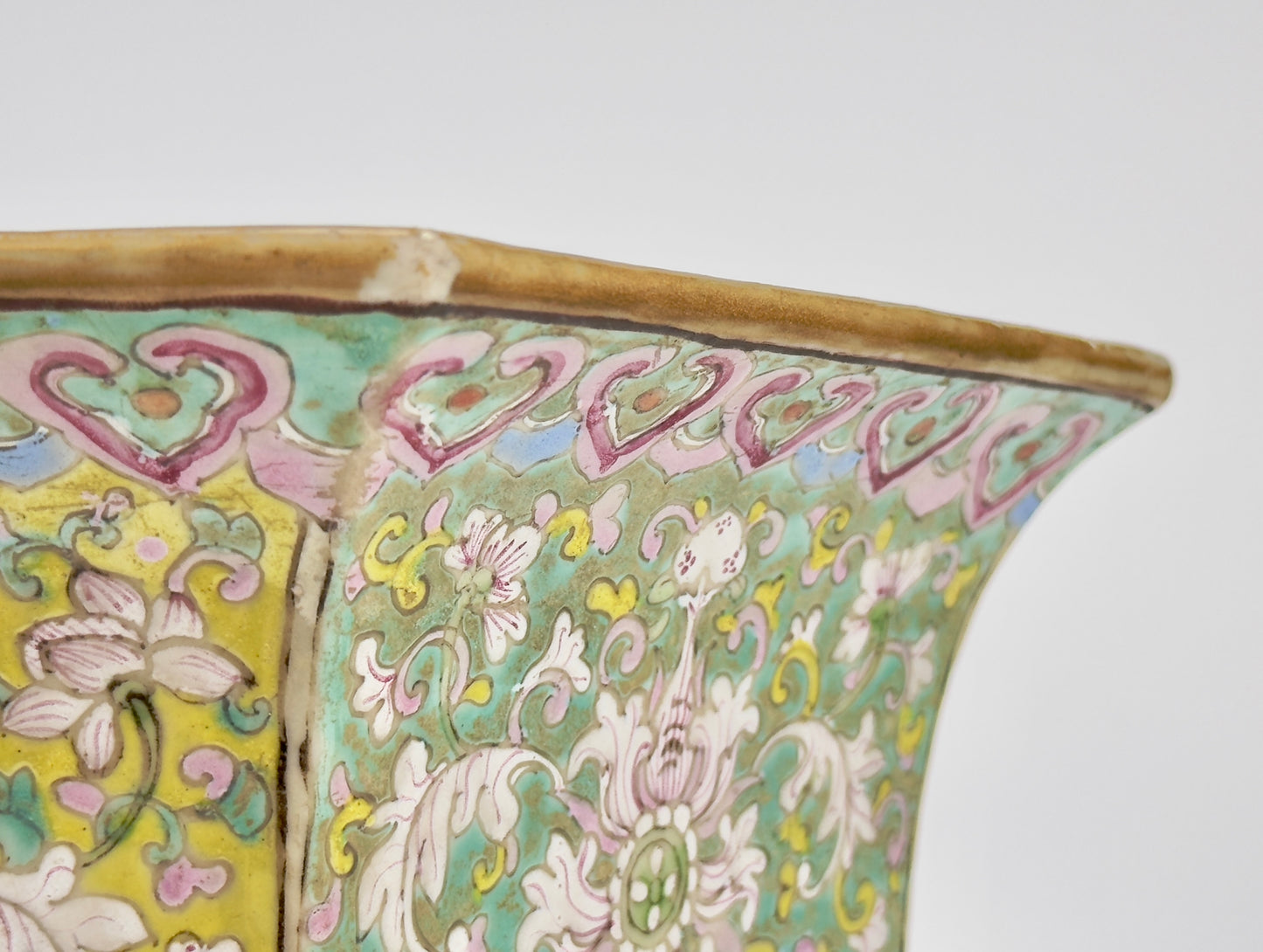 Chinese Jardinière Famille Rose Porcelain in Six Colors, Qing Period