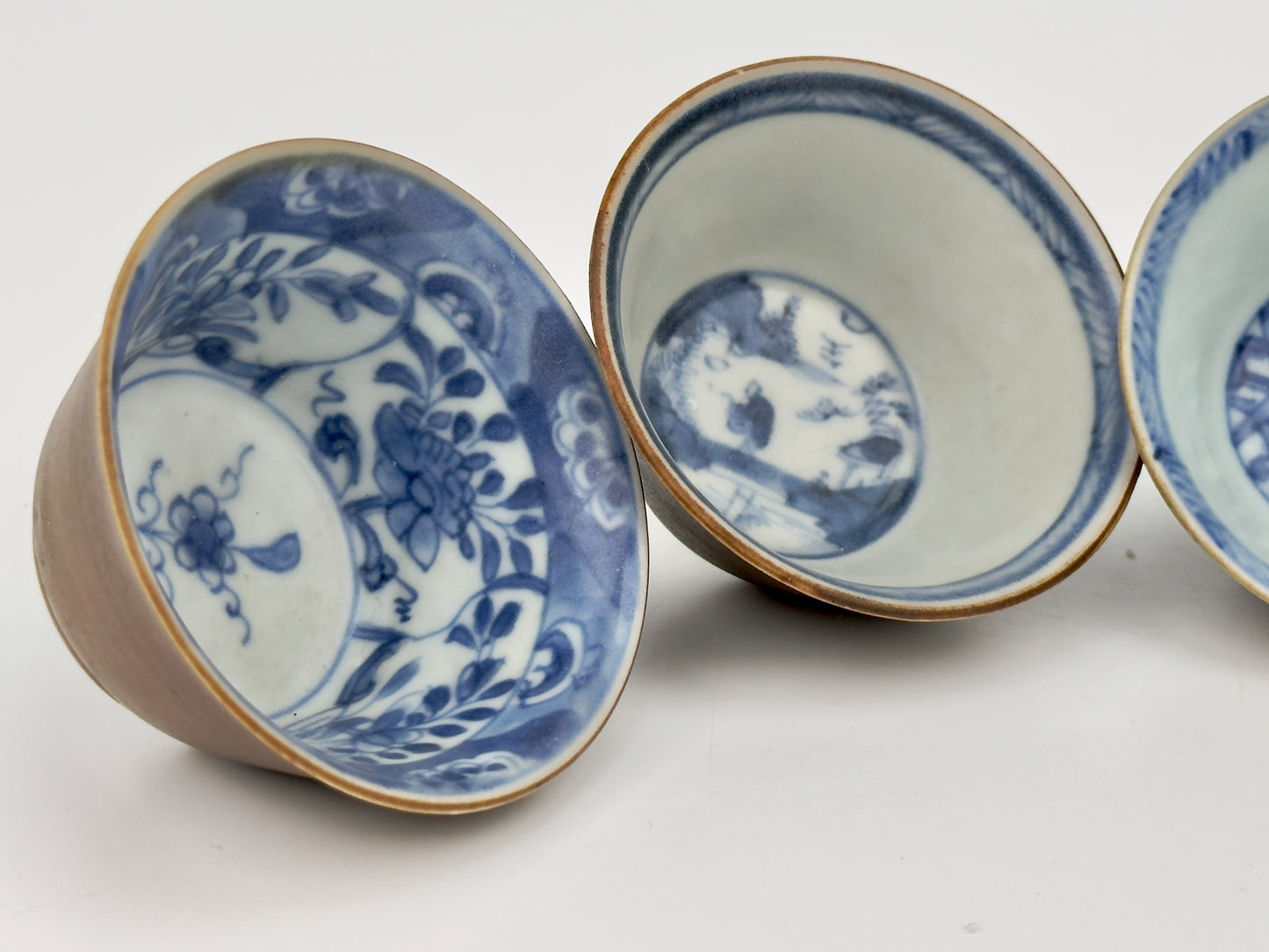 CHINOISERIE TEABOWL SET CIRCA 1725, QING DYNASTY, YONGZHENG REIGN