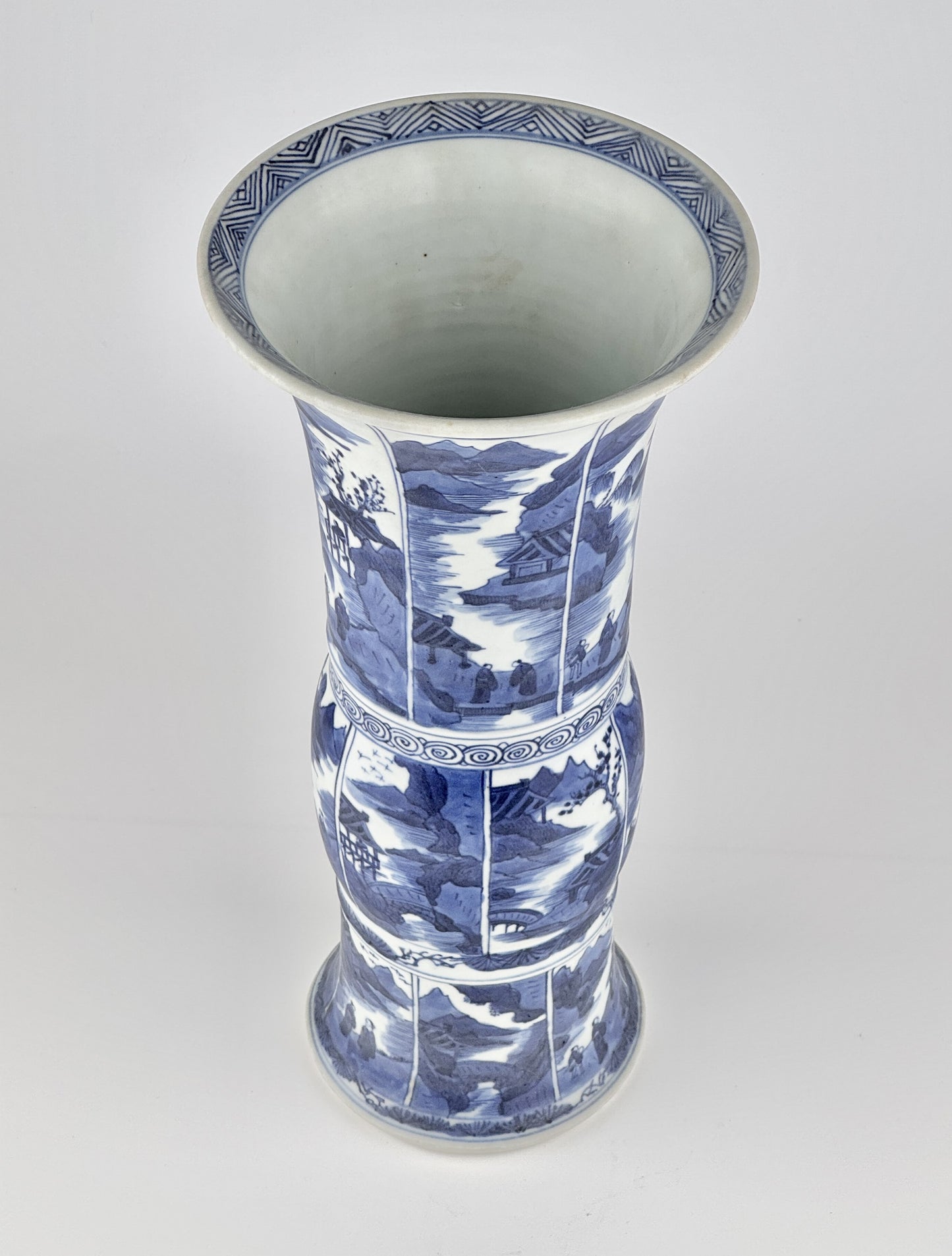 A Large Blue and White Gu Vase from Vung Tau Ship, Qing Dynasty Kangxi Era, Circa 1690