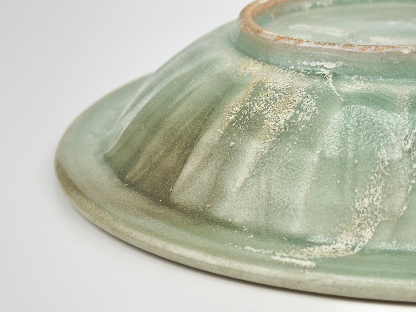 SMALL LONGQUAN CELADON 'TWIN FISH' DISH, SOUTHERN SONG DYNASTY