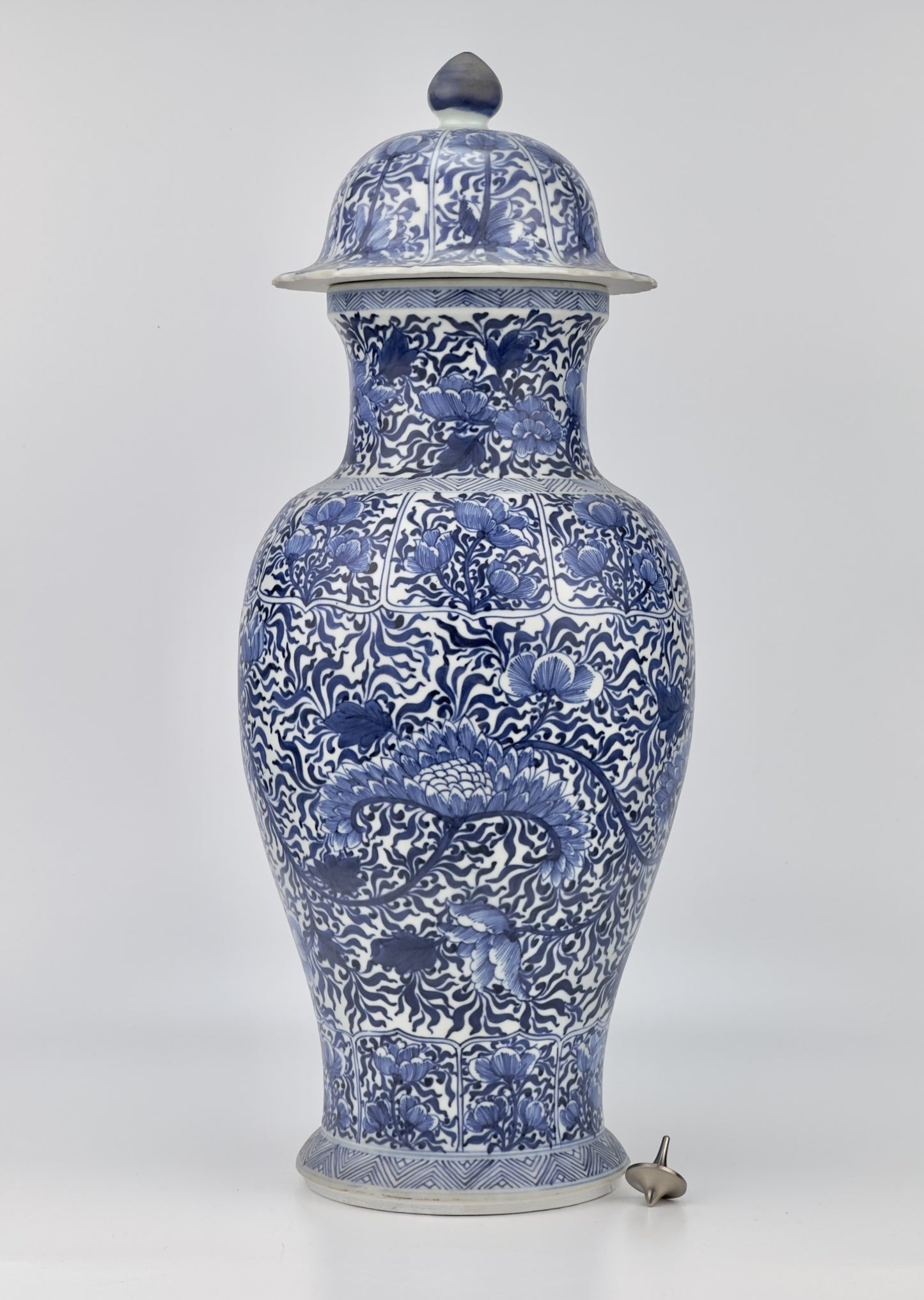 LARGE RARE BLUE AND WHITE BALUSTER VASE, QING DYNASTY, KANGXI, CIRCA 1690