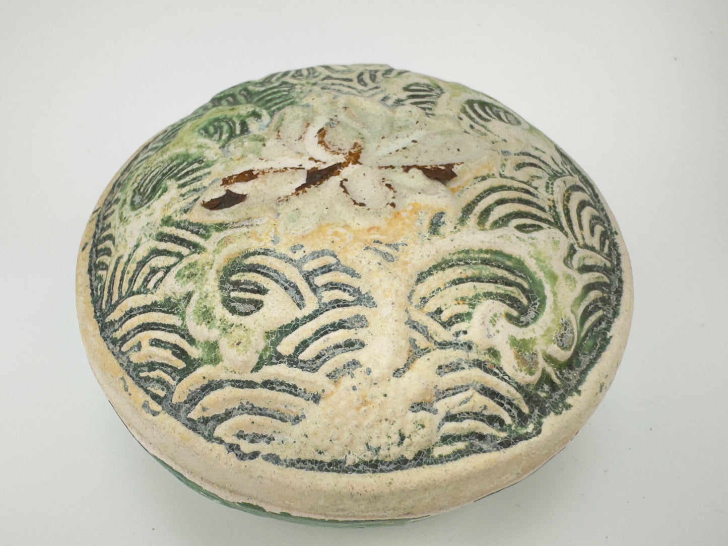 Swatow Lidded Boxes in the shape of Waves and Flowers with underglaze green, Late Ming Era(16-17th c)