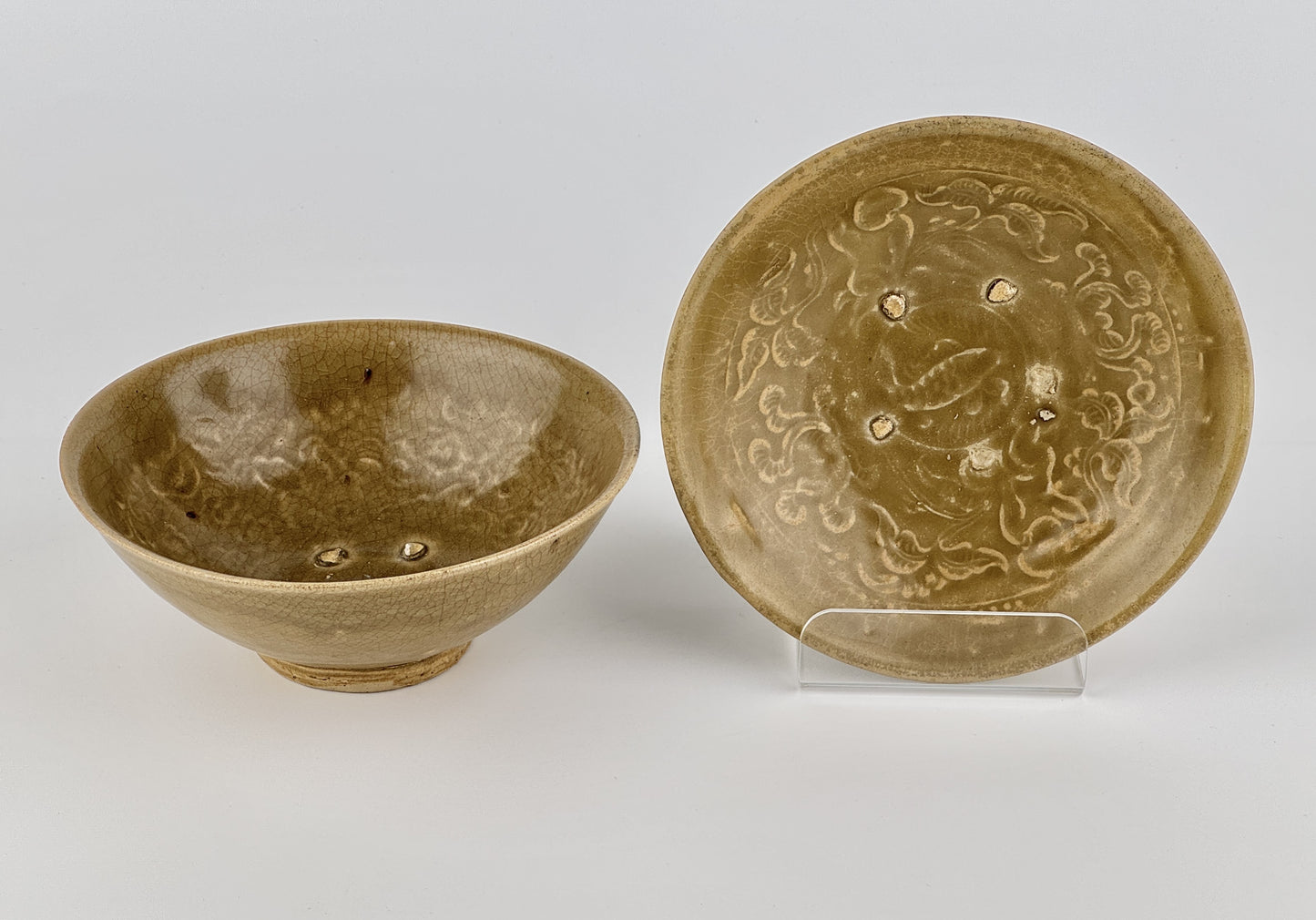 Rare Annamese Stoneware Bowls with olive green glaze, Vietnam, 14-15th century