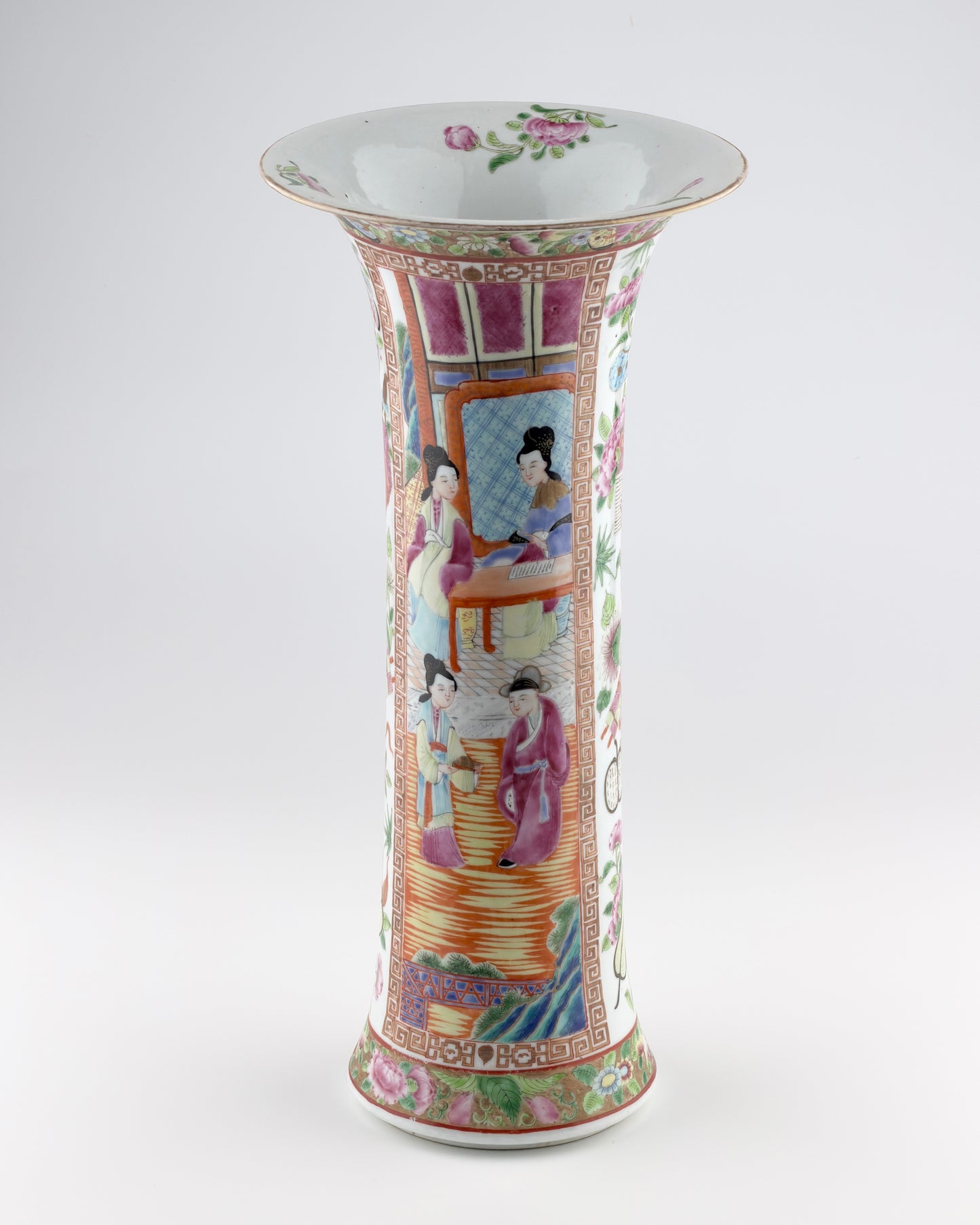 Rose Medallion Porcelain Vase, Late Qing-Republican Period