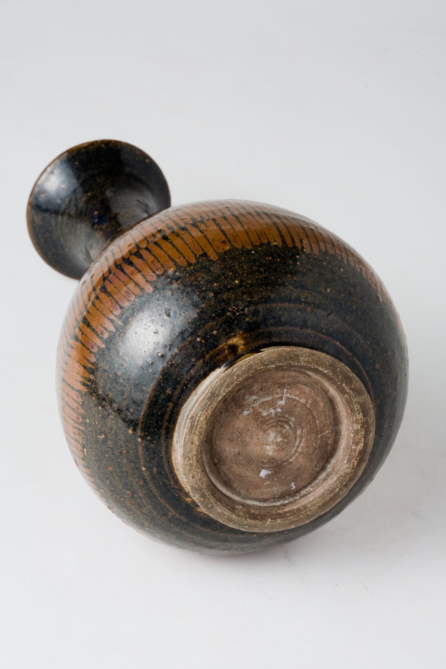 BLACK-GLAZED RUSSET-PAINTED BOTTLE VASE, NORTHERN SONG-JIN DYNASTY