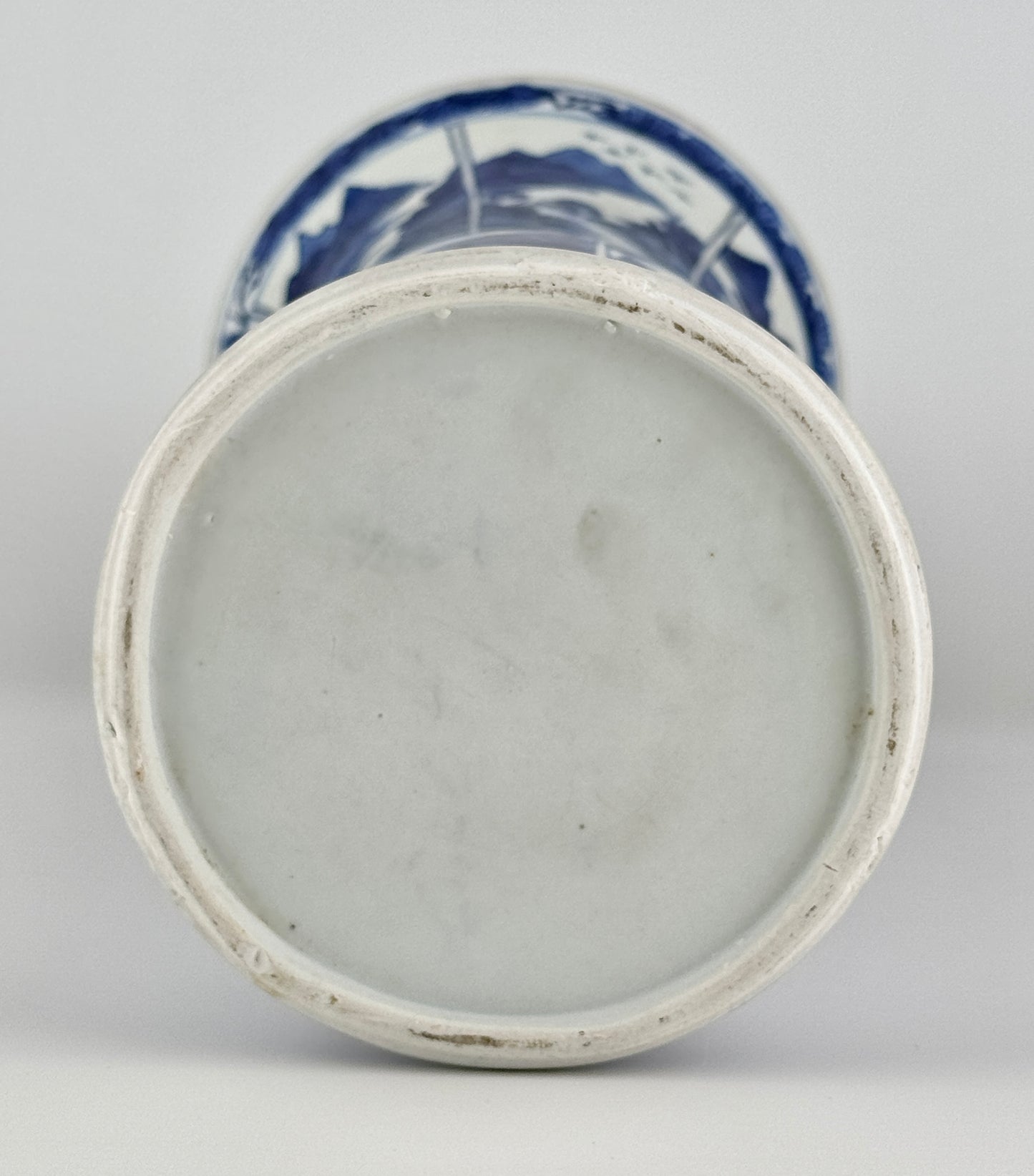 A Large Blue and White Gu Vase from Vung Tau Ship, Qing Dynasty Kangxi Era, Circa 1690