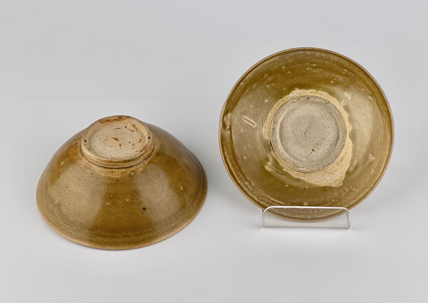 Rare Annamese Stoneware Bowls with olive green glaze, Vietnam, 14-15th century