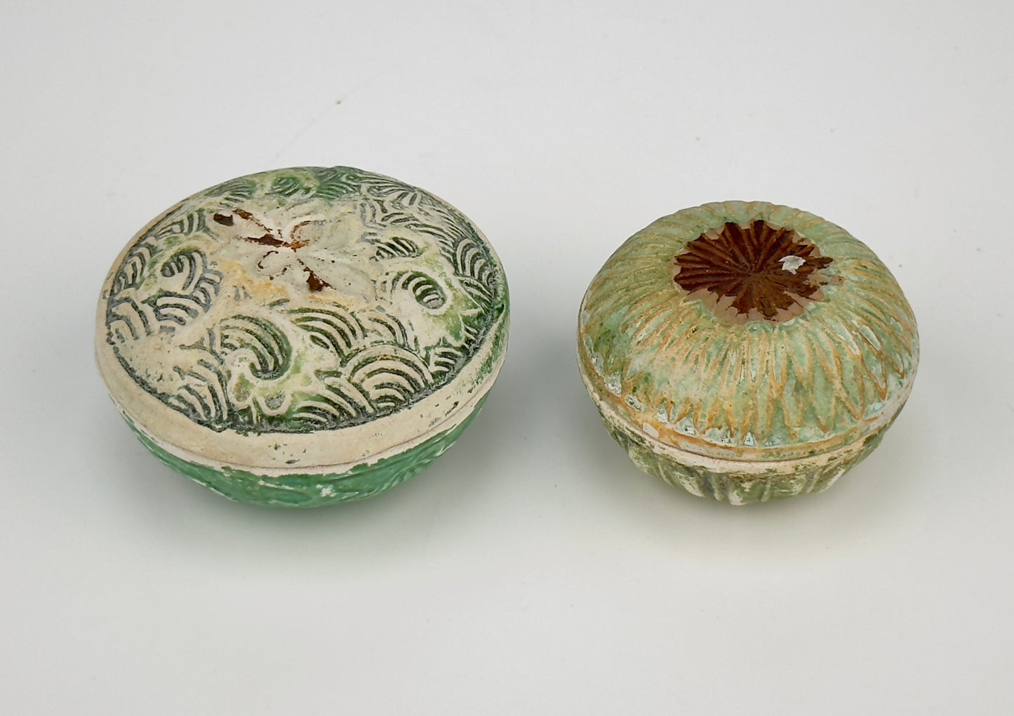 Swatow Lidded Boxes in the shape of Waves and Flowers with underglaze green, Late Ming Era(16-17th c)