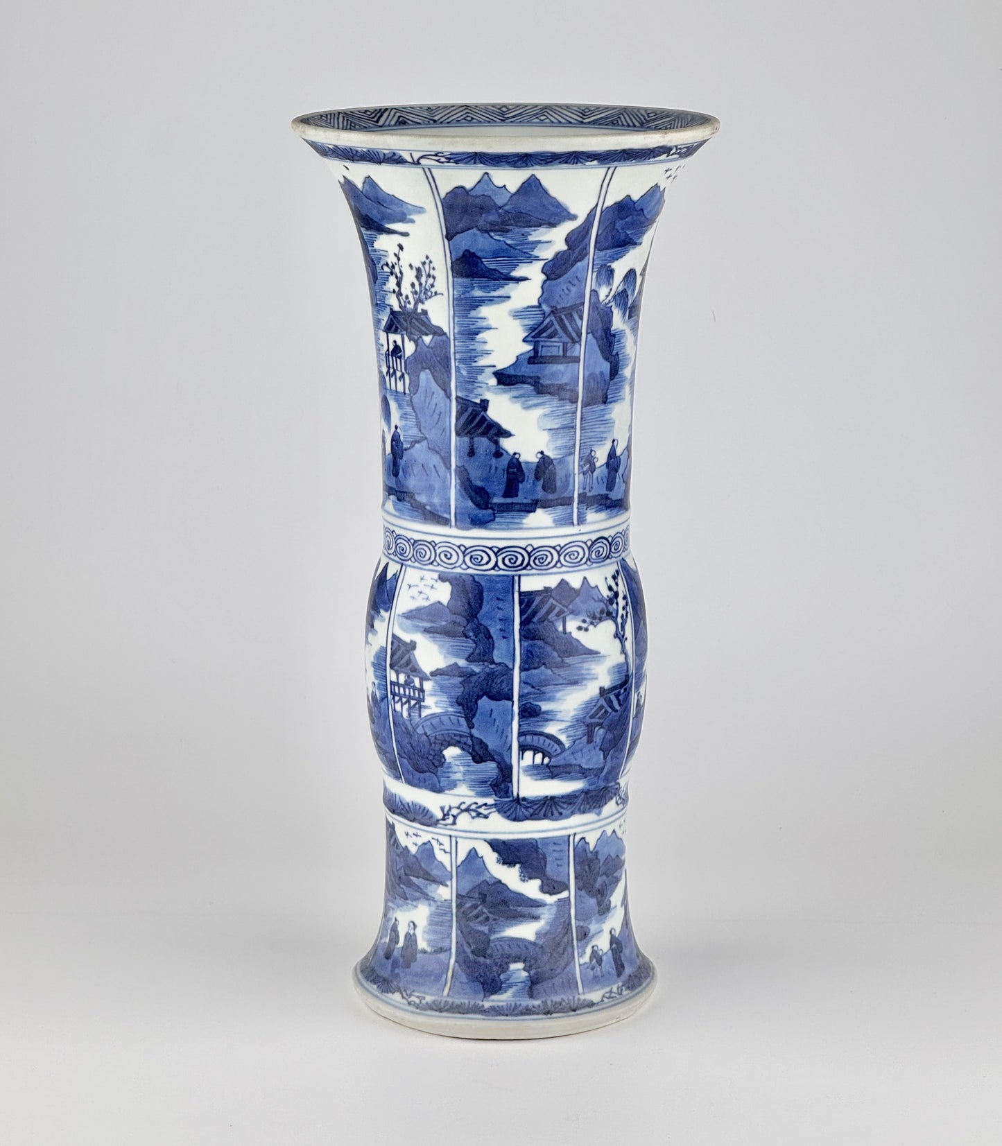 A Large Blue and White Gu Vase from Vung Tau Ship, Qing Dynasty Kangxi Era, Circa 1690