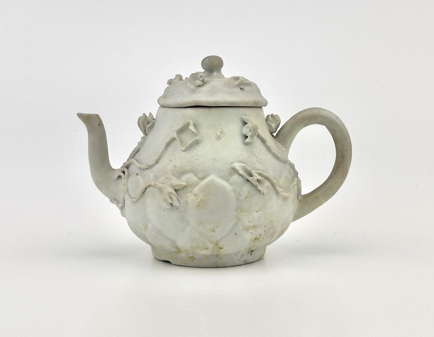 WHITE WITH OVERGLAZE ENAMEL TEA SET CIRCA 1725, QING DYNASTY, YONGZHENG REIGN