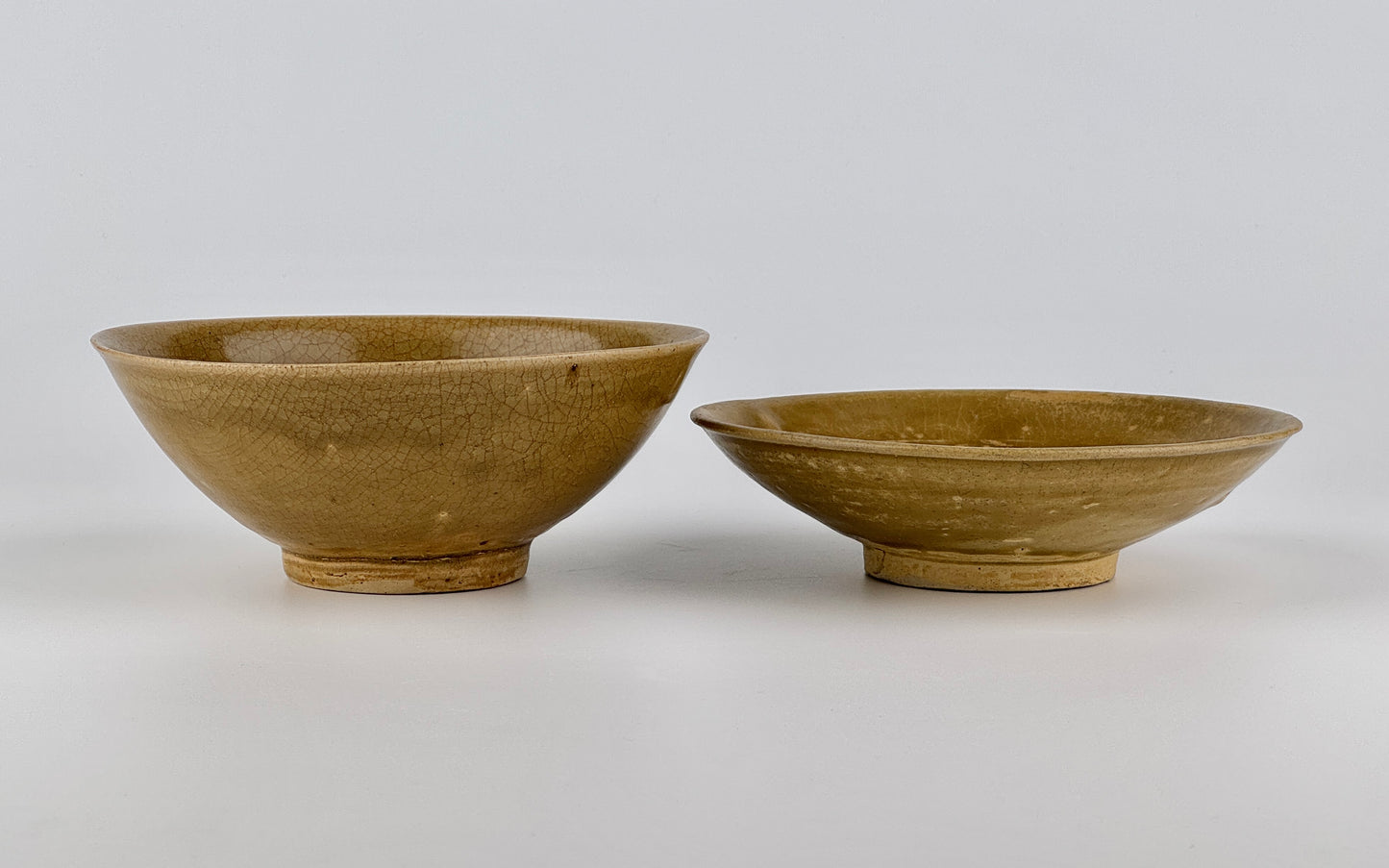 Rare Annamese Stoneware Bowls with olive green glaze, Vietnam, 14-15th century