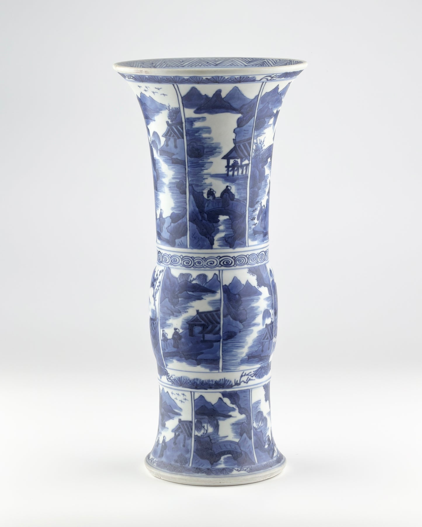 A Large Blue and White Gu Vase from Vung Tau Ship, Qing Dynasty Kangxi Era, Circa 1690