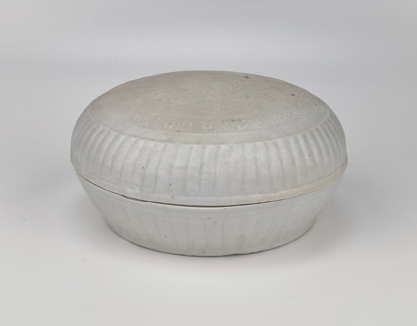 Large White-glazed Circular Box and Cover, Qing Dynasty, Kangxi Era, Circa 1690