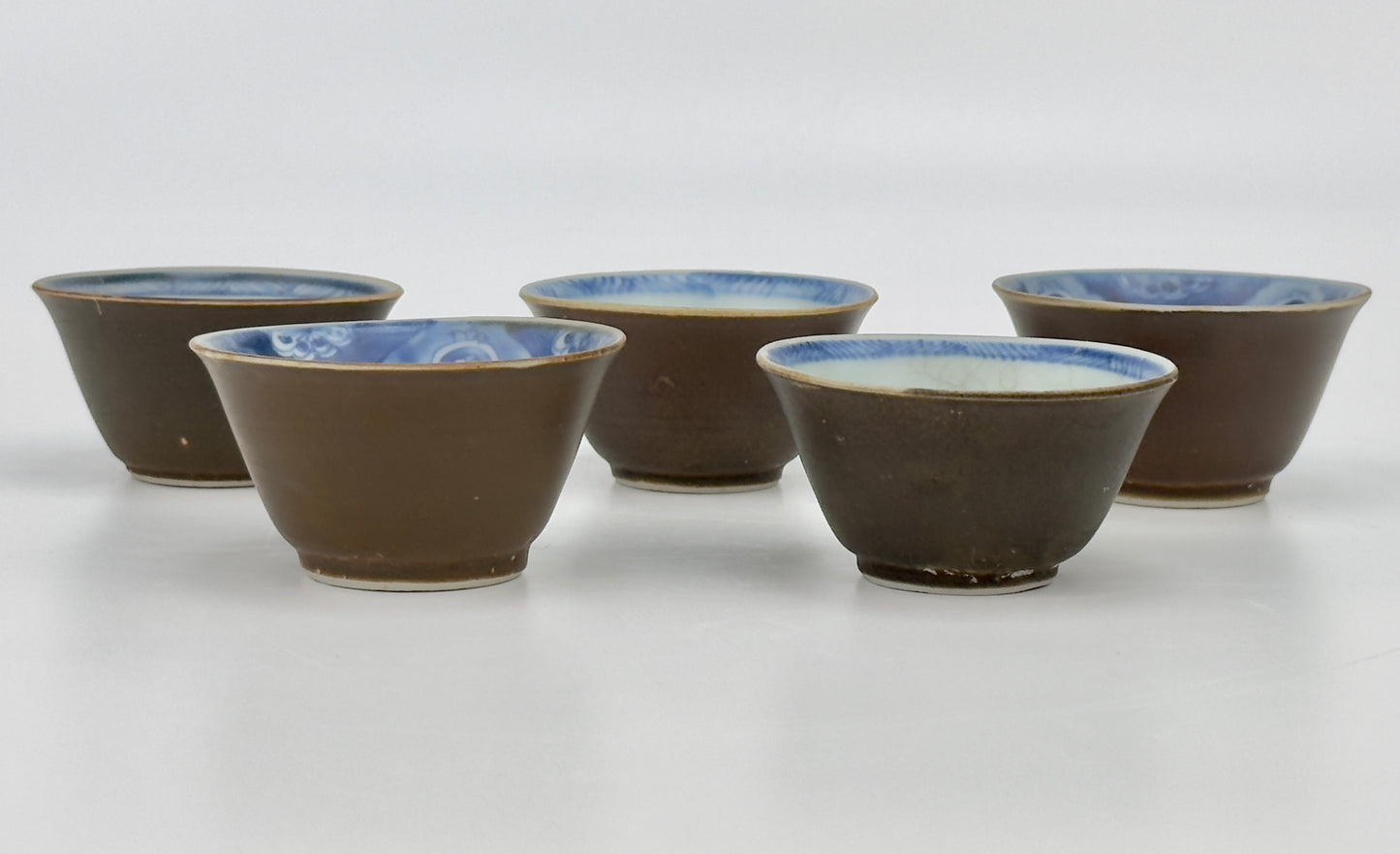 CHINOISERIE TEABOWL SET CIRCA 1725, QING DYNASTY, YONGZHENG REIGN