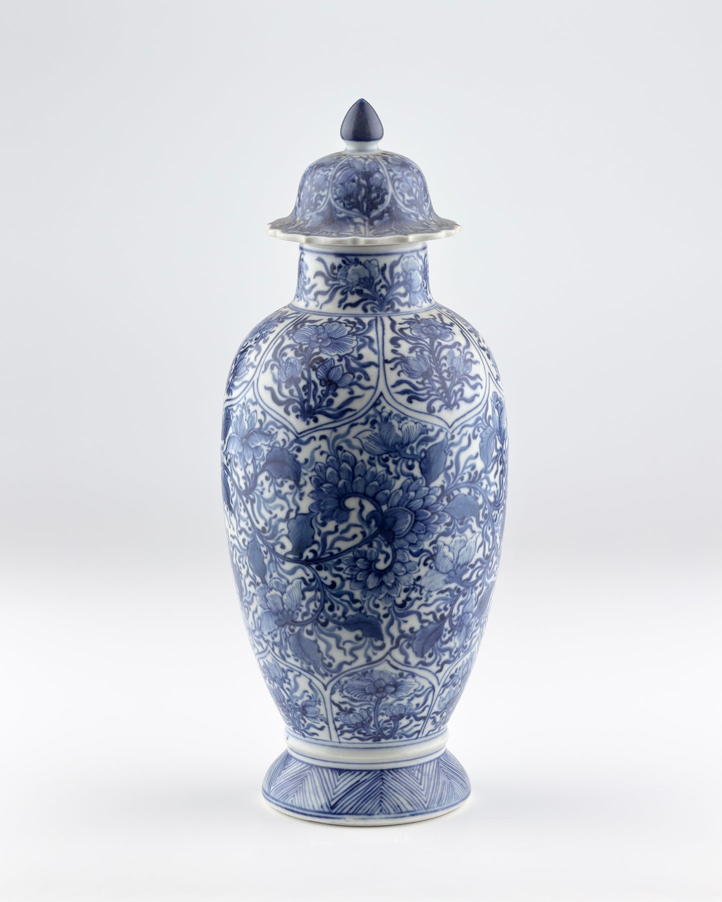 BALUSTER BLUE AND WHITE VASE, QING DYNASTY, KANGXI ERA, CIRCA 1690