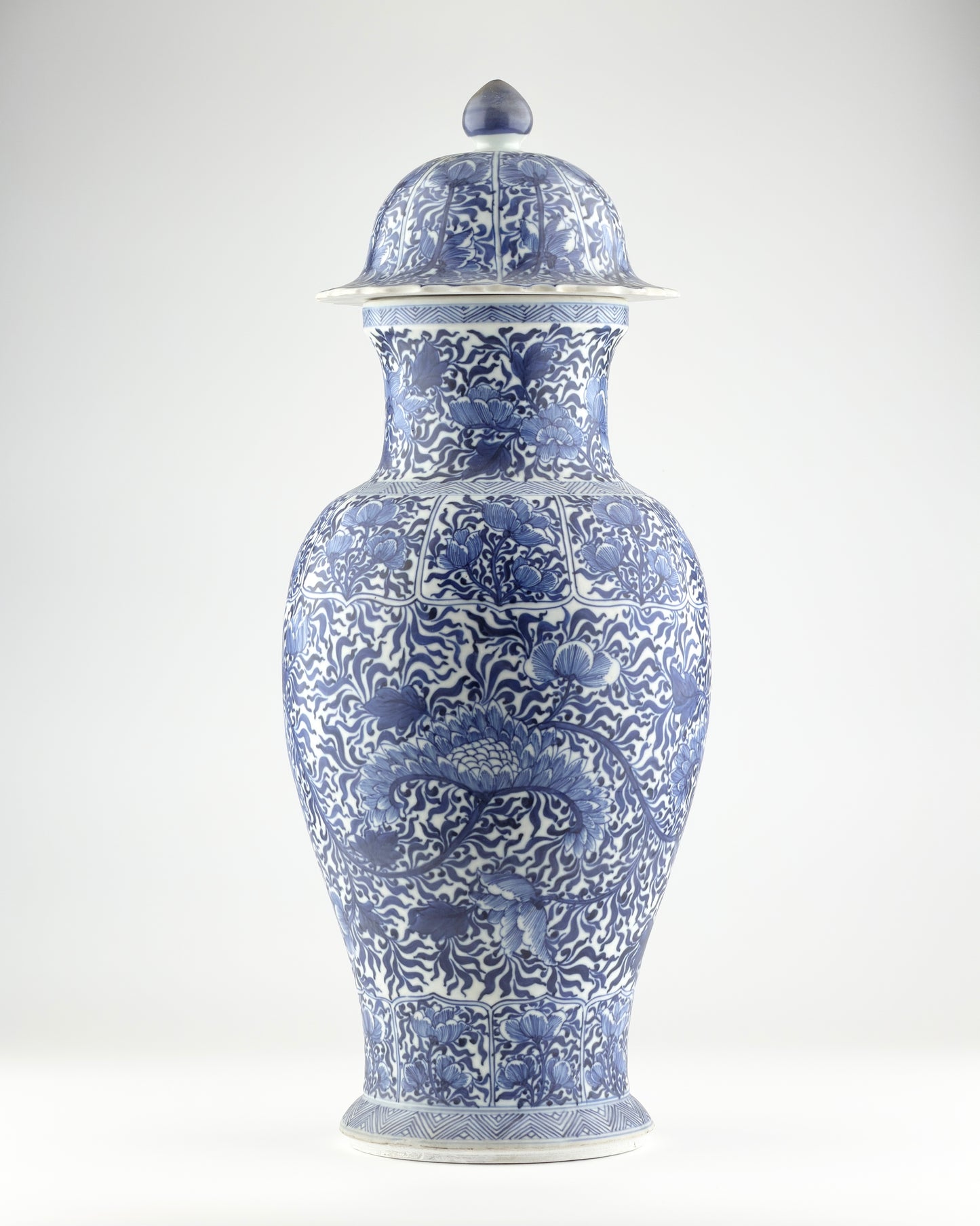LARGE RARE BLUE AND WHITE BALUSTER VASE, QING DYNASTY, KANGXI, CIRCA 1690