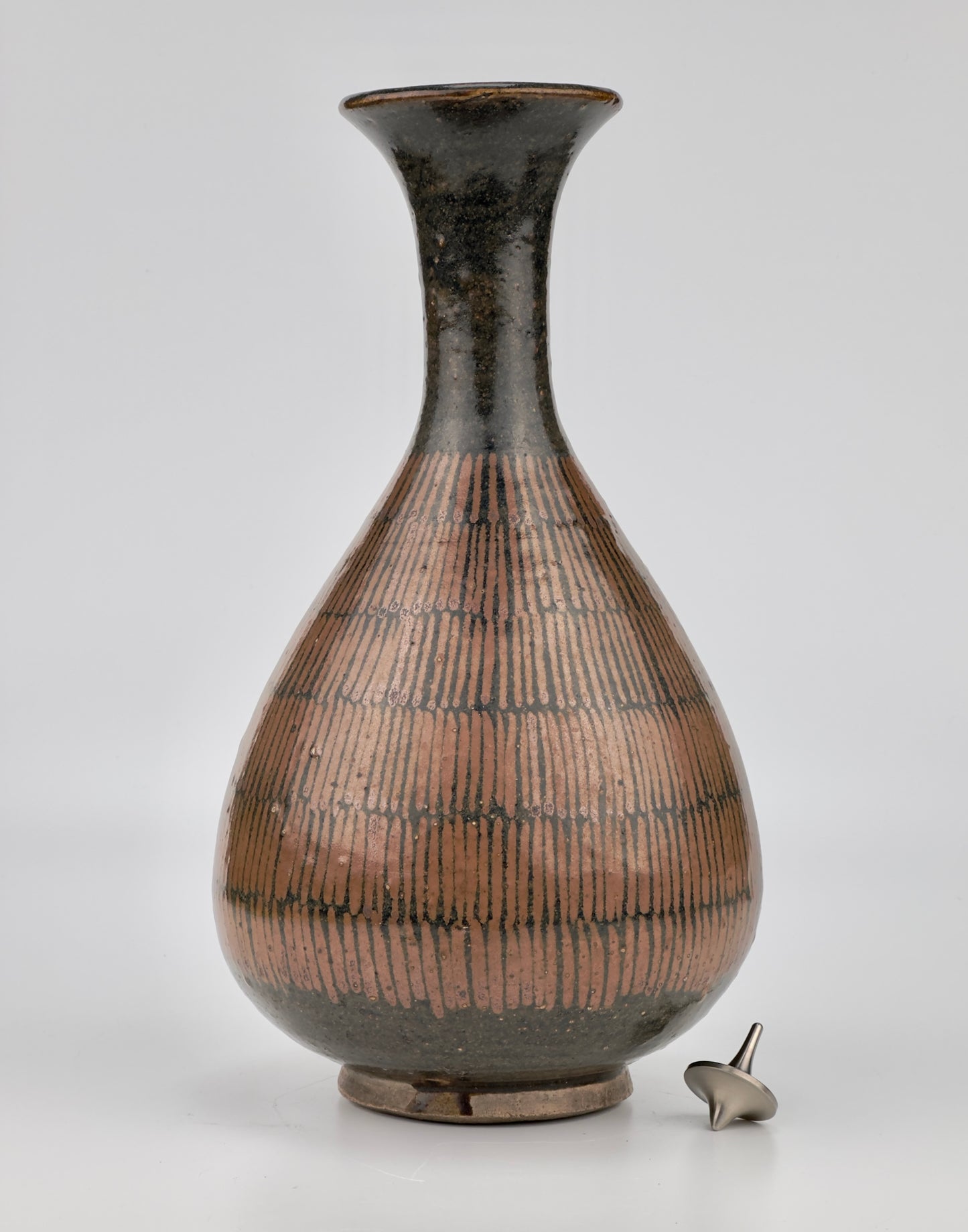 BLACK-GLAZED RUSSET-PAINTED BOTTLE VASE, NORTHERN SONG-JIN DYNASTY