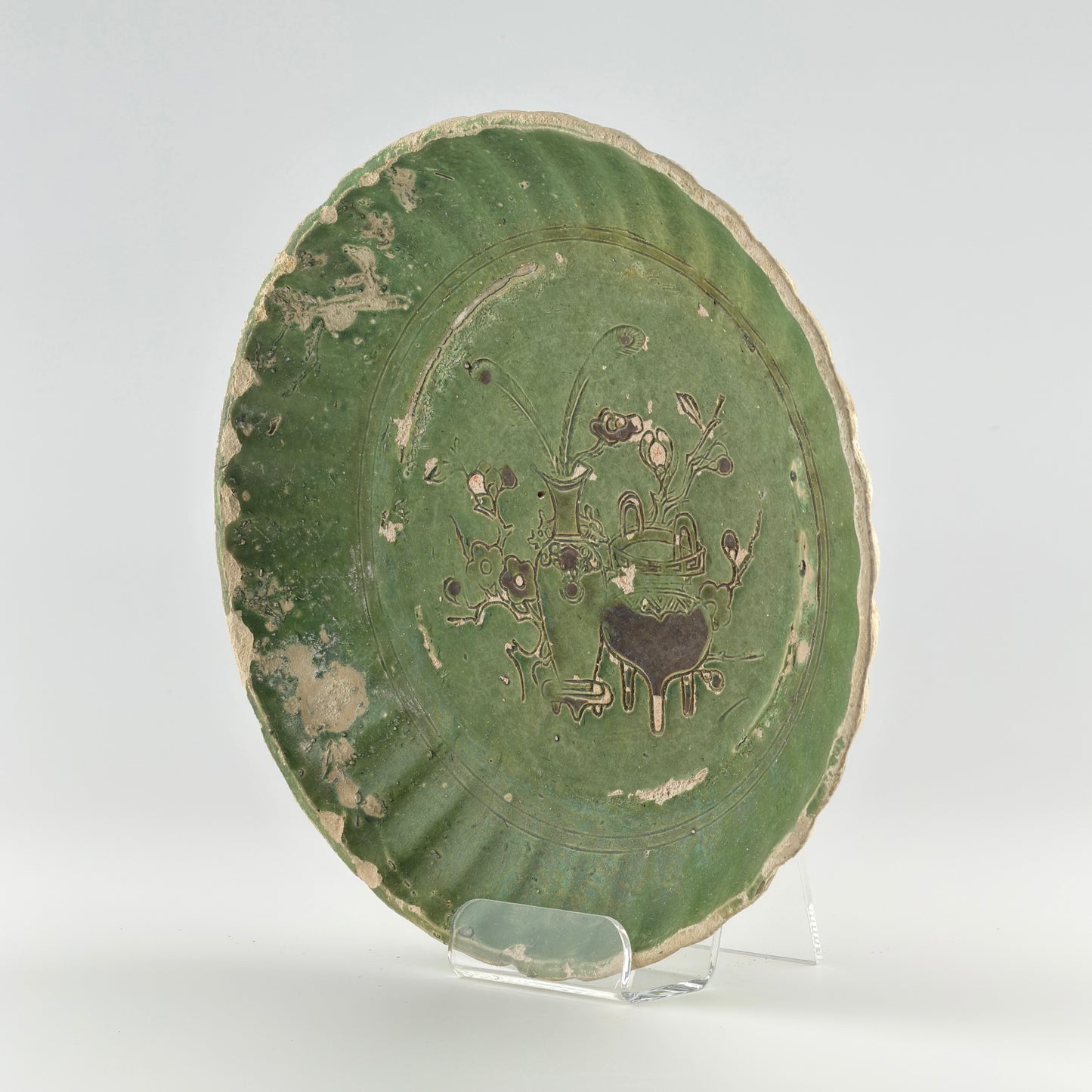 GREEN-GLAZED EARTHENWARE DISH CIRCA 1725, QING DYNASTY, YONGZHENG REIGN