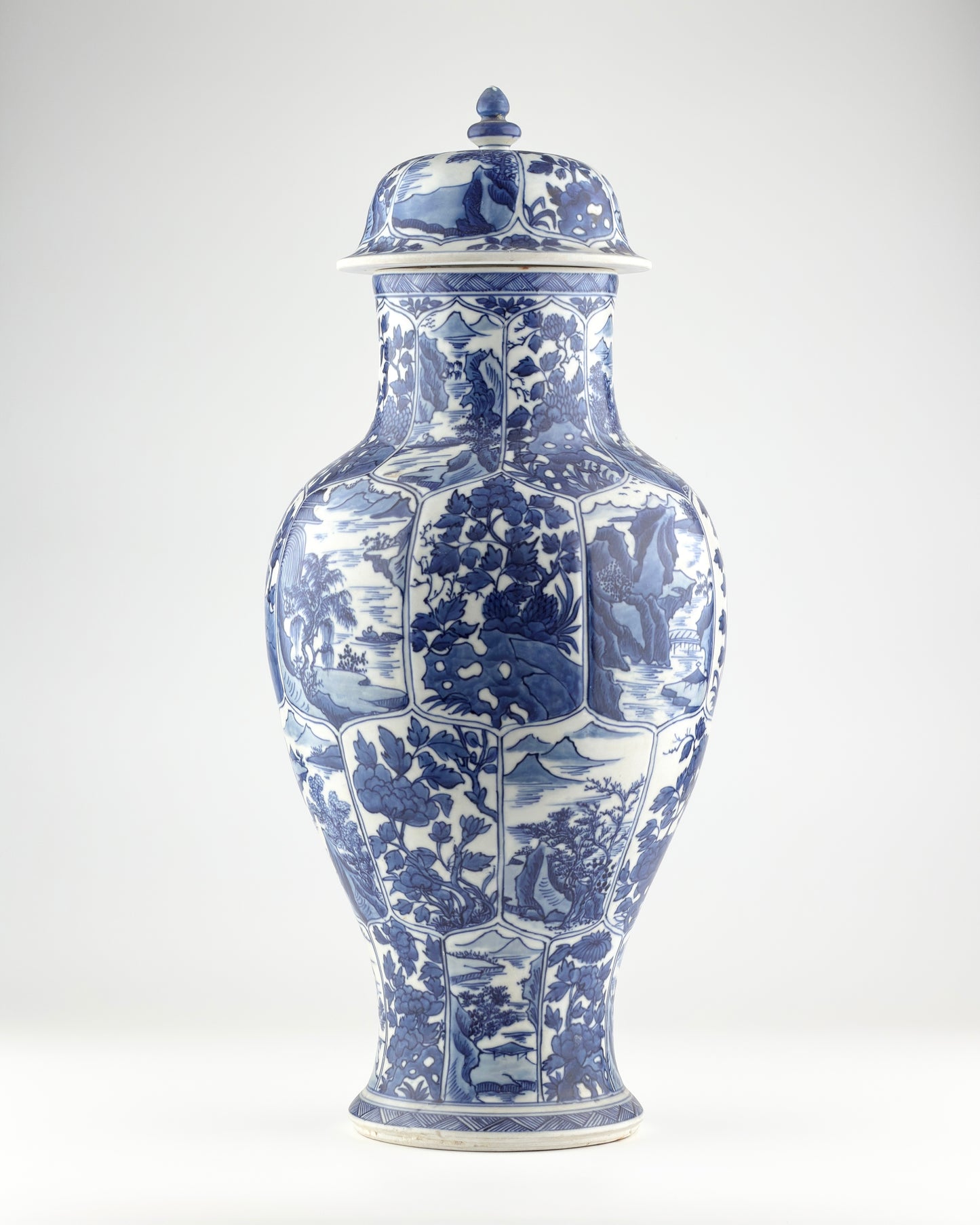 LARGE RARE BLUE AND WHITE BALUSTER VASE, QING DYNASTY, KANGXI, CIRCA 1690