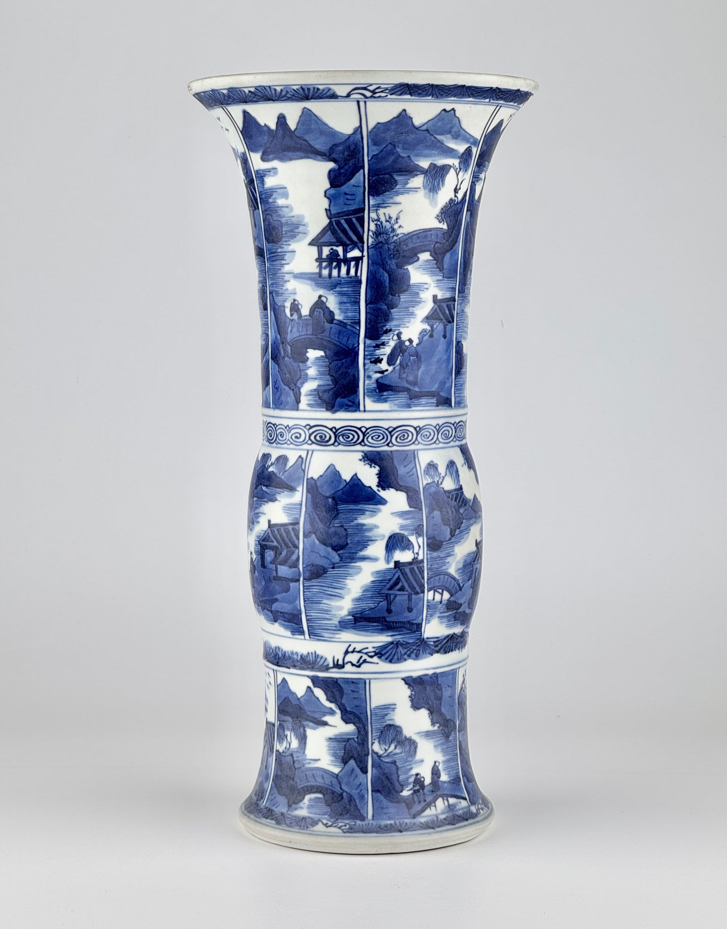 A Large Blue and White Gu Vase from Vung Tau Ship, Qing Dynasty Kangxi Era, Circa 1690