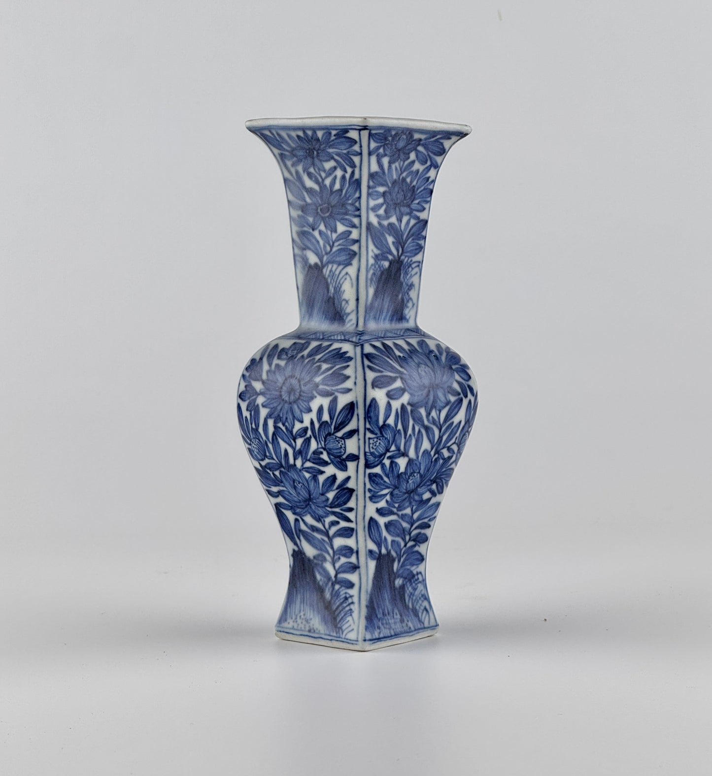 Yanyan Blue and White Vase, Qing Dynasty Kangxi Era, Circa 1690