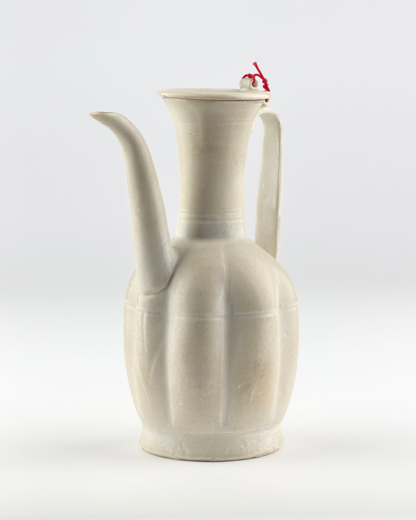 Rare Cream Glazed Ding Yao Ewer And Cover, Song Dynasty (960–1279)