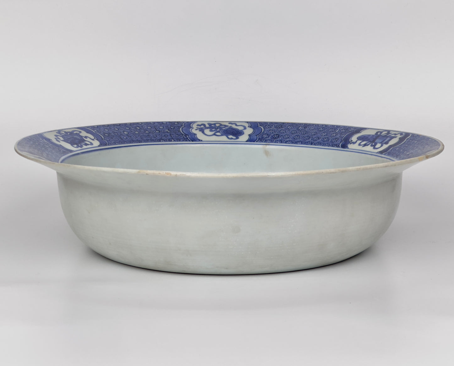 Rare Dish with Three Figures on a Terrace, C 1725, Qing Dynasty, Yongzheng Era