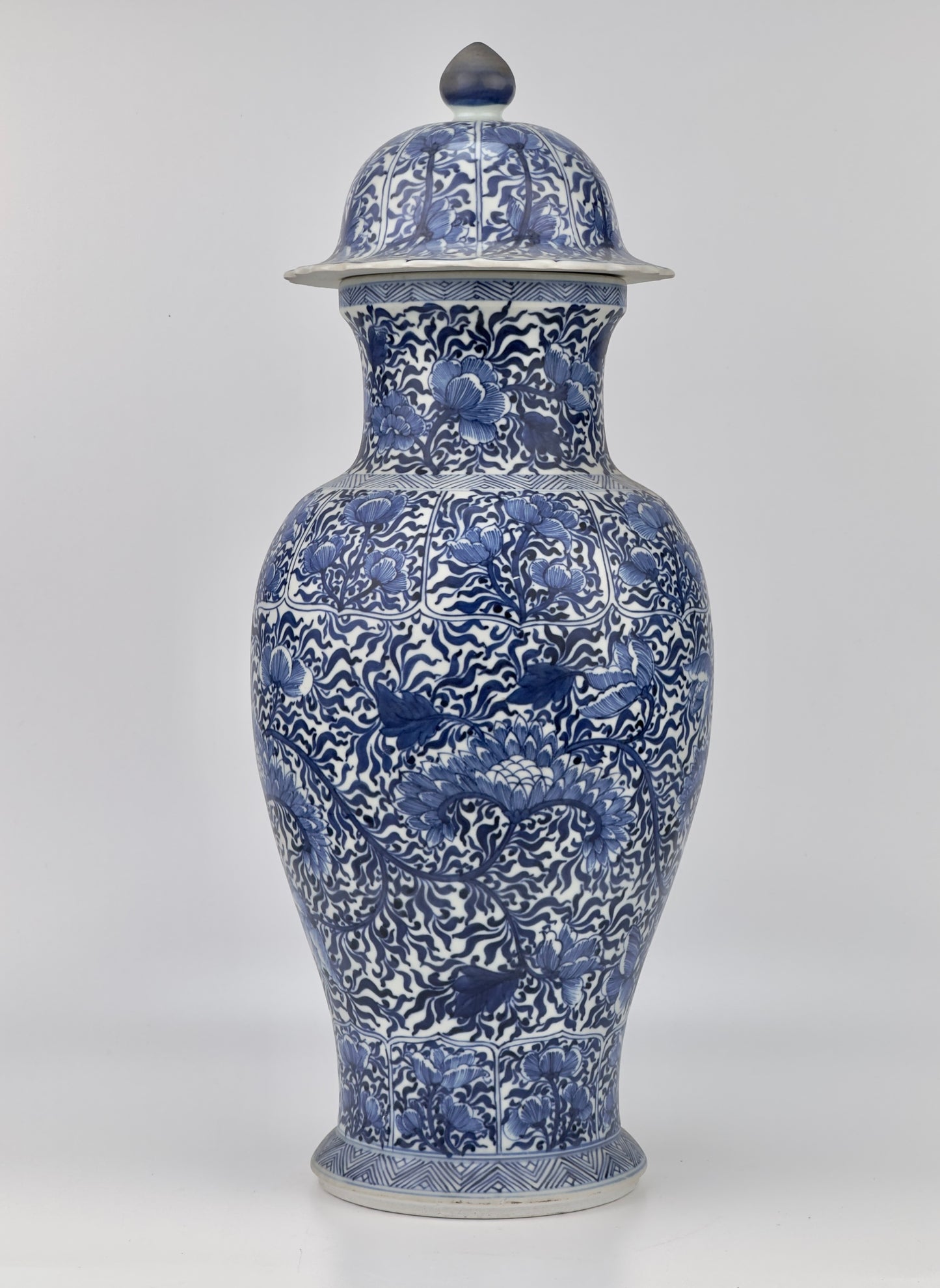 LARGE RARE BLUE AND WHITE BALUSTER VASE, QING DYNASTY, KANGXI, CIRCA 1690