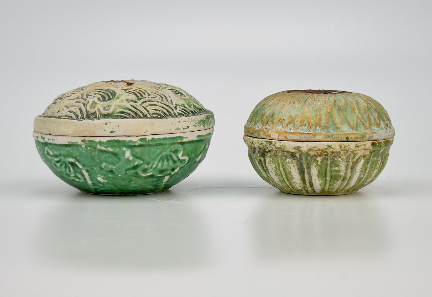 Swatow Lidded Boxes in the shape of Waves and Flowers with underglaze green, Late Ming Era(16-17th c)