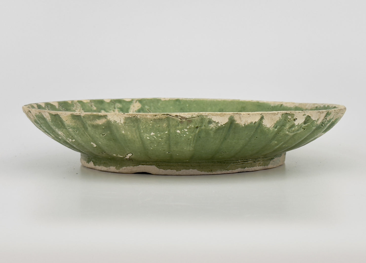 GREEN-GLAZED EARTHENWARE DISH CIRCA 1725, QING DYNASTY, YONGZHENG REIGN