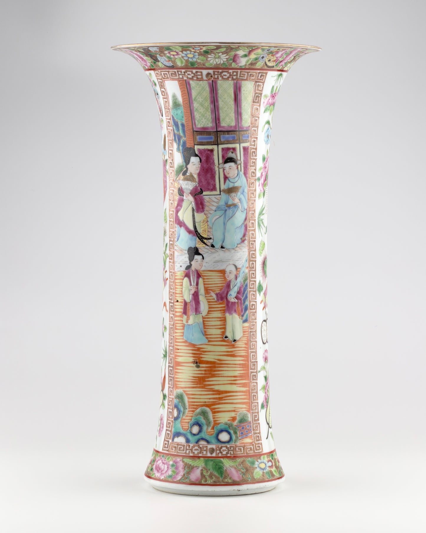 Rose Medallion Porcelain Vase, Late Qing-Republican Period