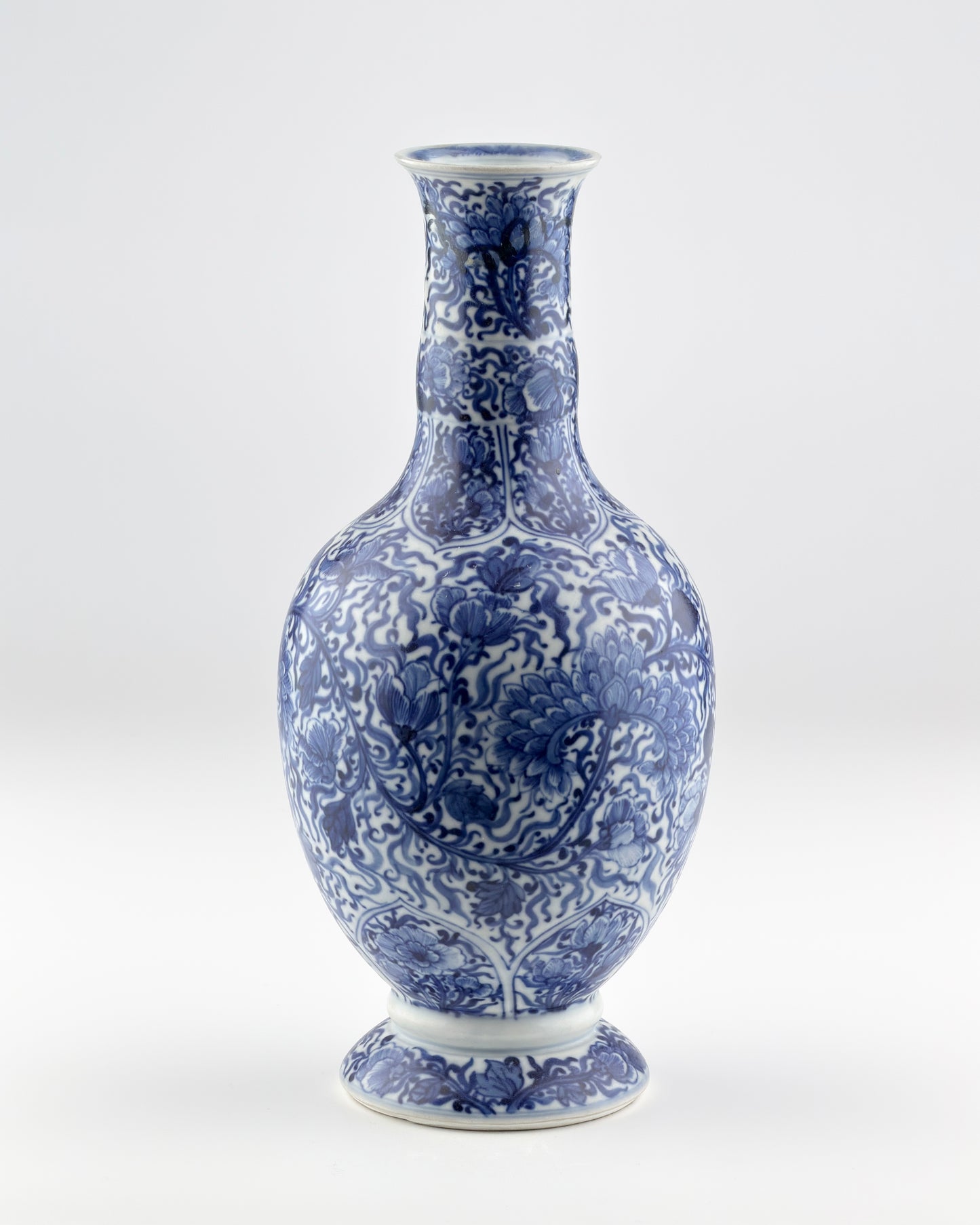 Blue and White Vase, Qing Dynasty Kangxi Era, Circa 1690
