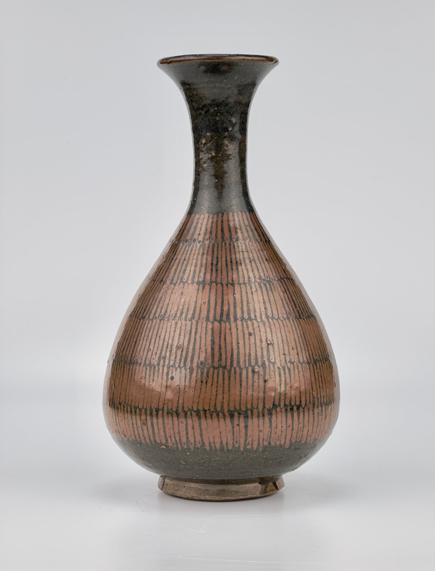 BLACK-GLAZED RUSSET-PAINTED BOTTLE VASE, NORTHERN SONG-JIN DYNASTY