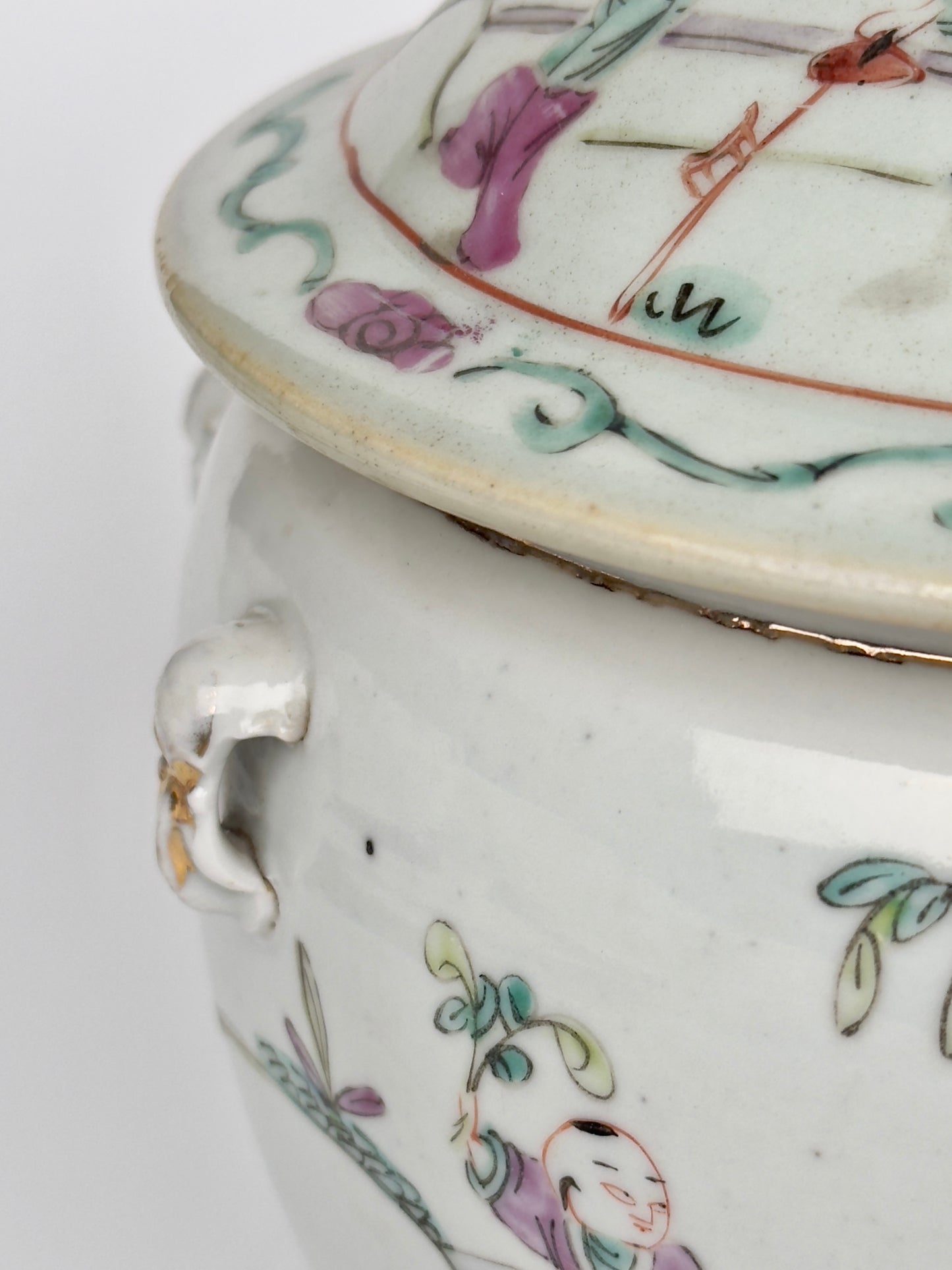 Chinese Famille Rose Porcelain Lidded Jar, Late Qing-Republic period