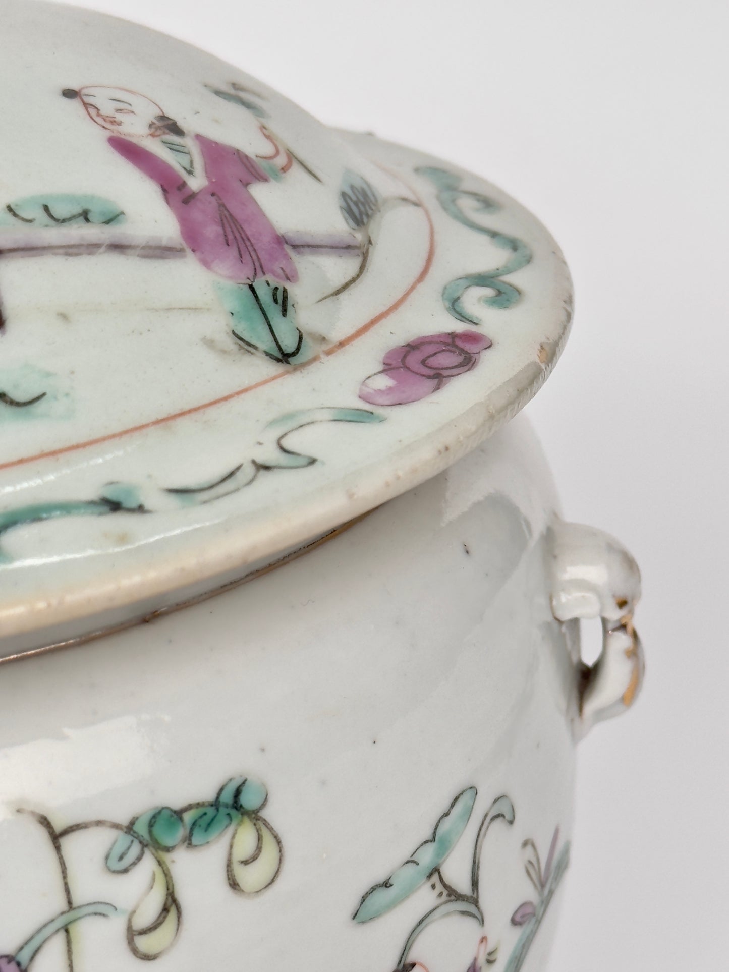 Chinese Famille Rose Porcelain Lidded Jar, Late Qing-Republic period