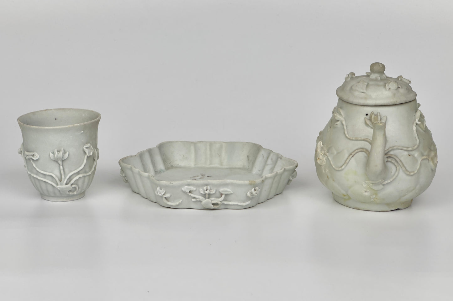 WHITE WITH OVERGLAZE ENAMEL TEA SET CIRCA 1725, QING DYNASTY, YONGZHENG REIGN