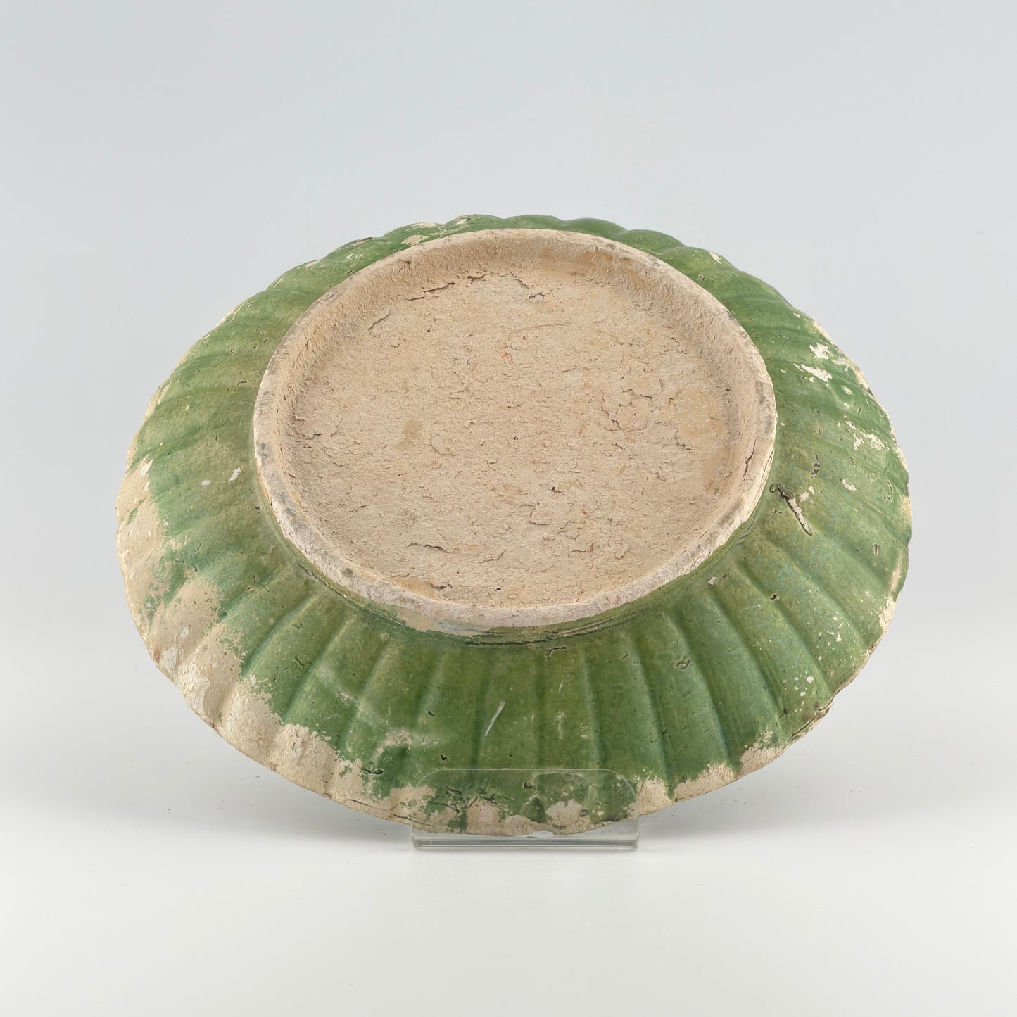 GREEN-GLAZED EARTHENWARE DISH CIRCA 1725, QING DYNASTY, YONGZHENG REIGN
