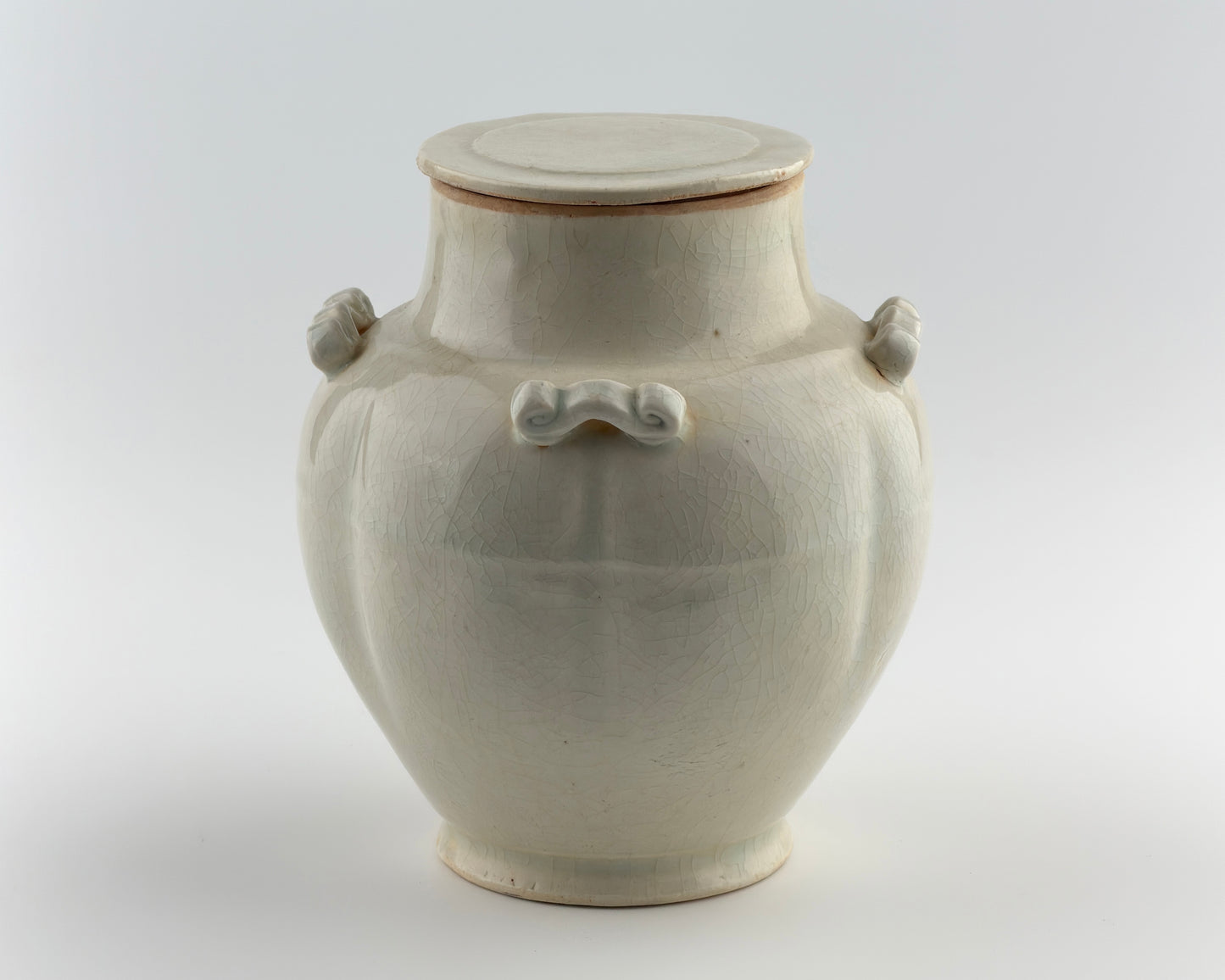 White-Glazed Jar with Cloud Lug Handles and Cover, Song–Yuan Dynasty