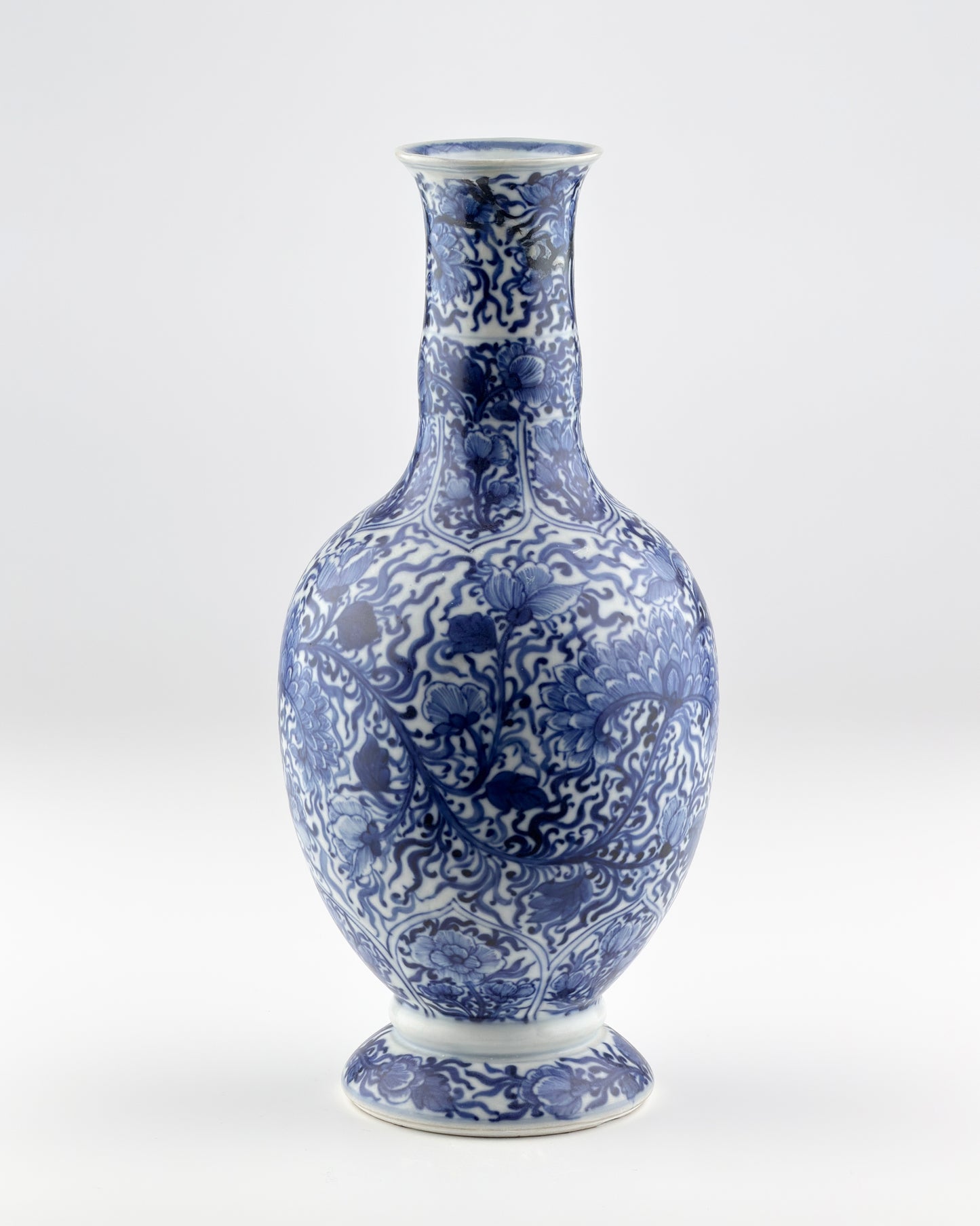 Blue and White Vase, Qing Dynasty Kangxi Era, Circa 1690