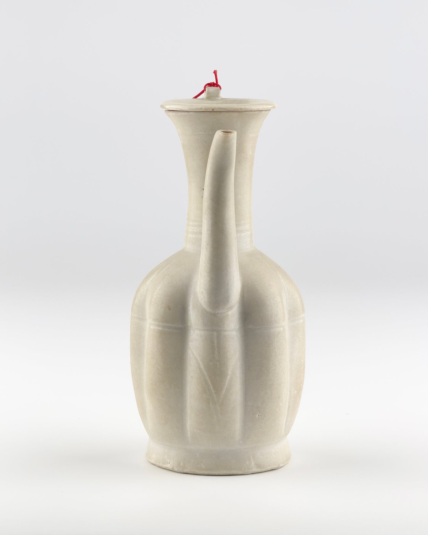 Rare Cream Glazed Ding Yao Ewer And Cover, Song Dynasty (960–1279)