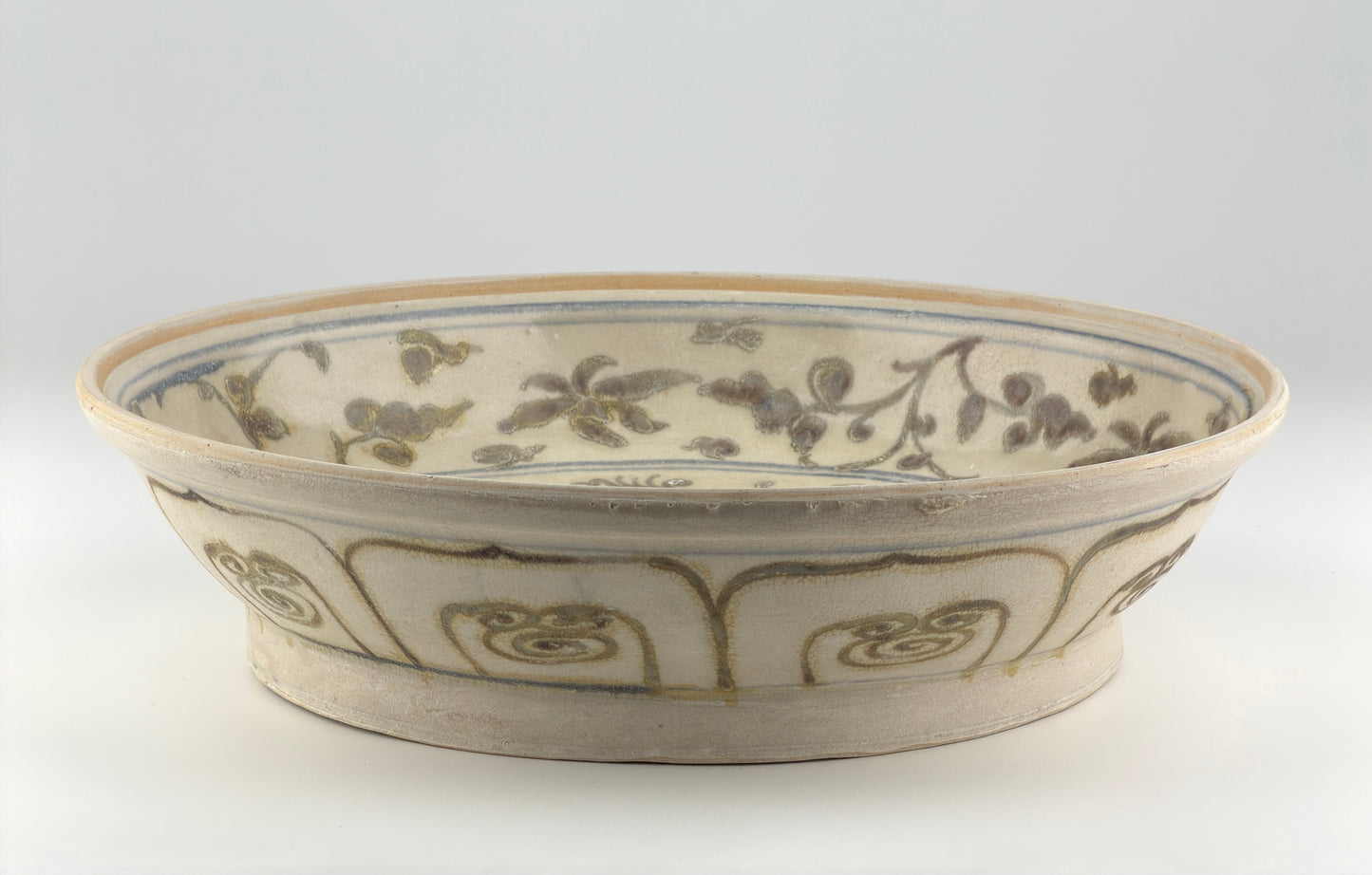 Rare Annamese Brown Dish Circa 15th Century, Le Dynasty
