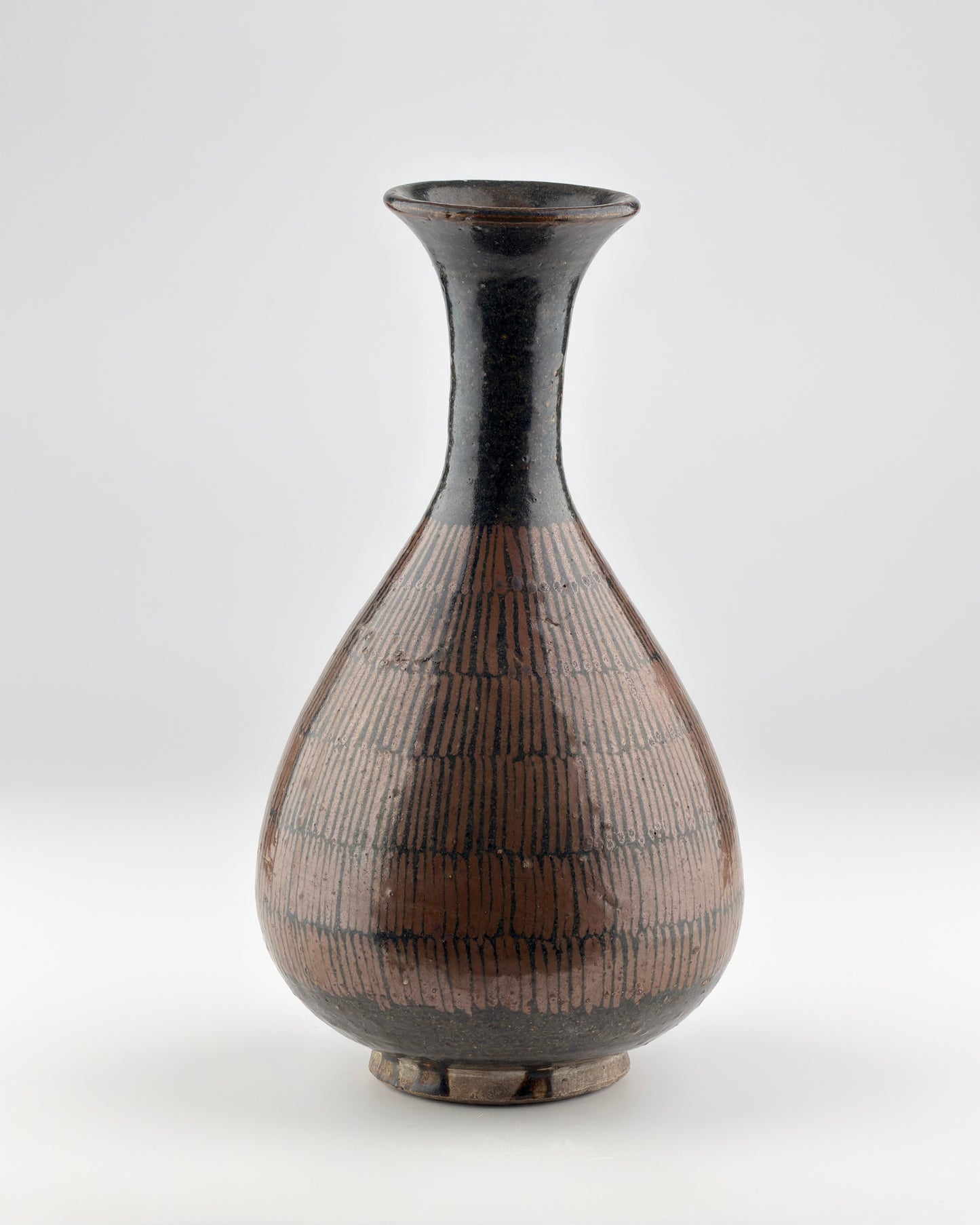 BLACK-GLAZED RUSSET-PAINTED BOTTLE VASE, SONG DYNASTY