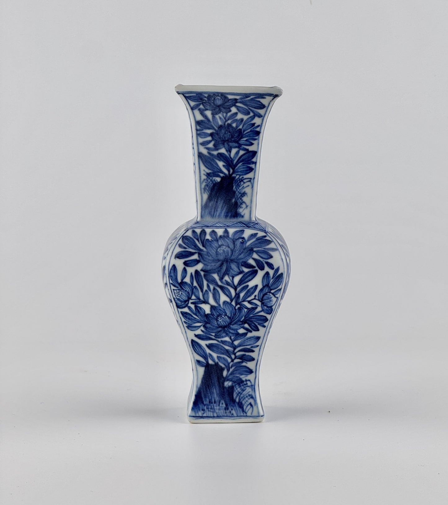 Yanyan Blue and White Vase, Qing Dynasty Kangxi Era, Circa 1690