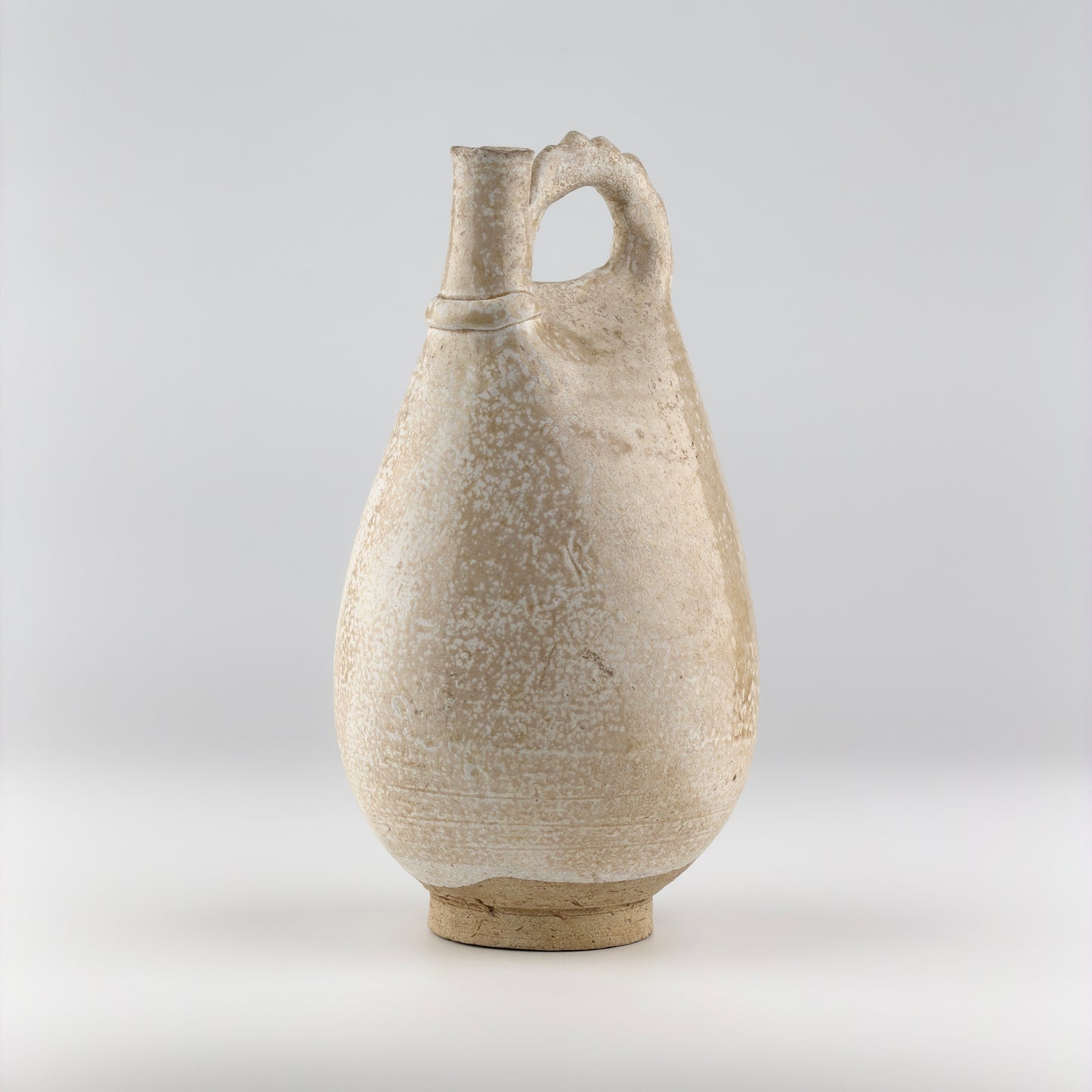 White-Glazed Chicken-Comb Ewer, Liao Dynasty